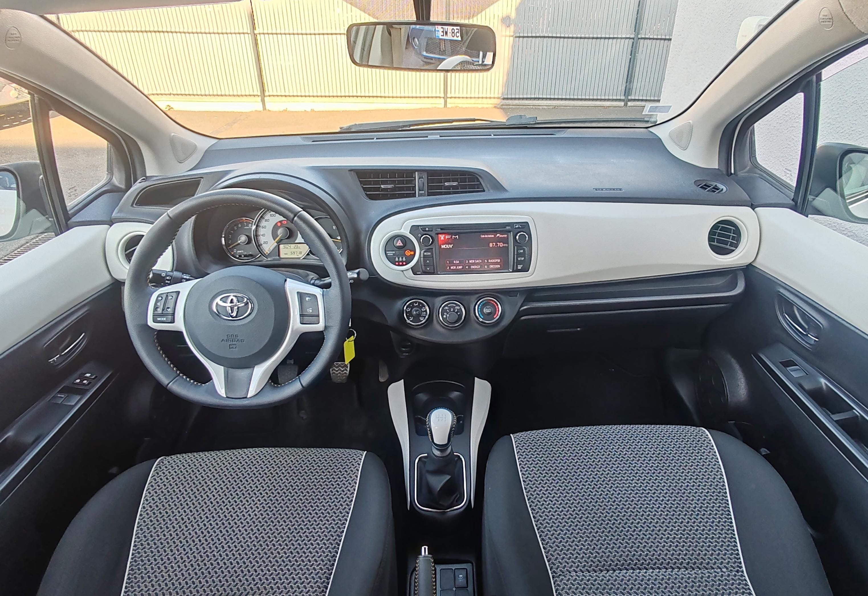 Toyota Yaris avec Siège bébé