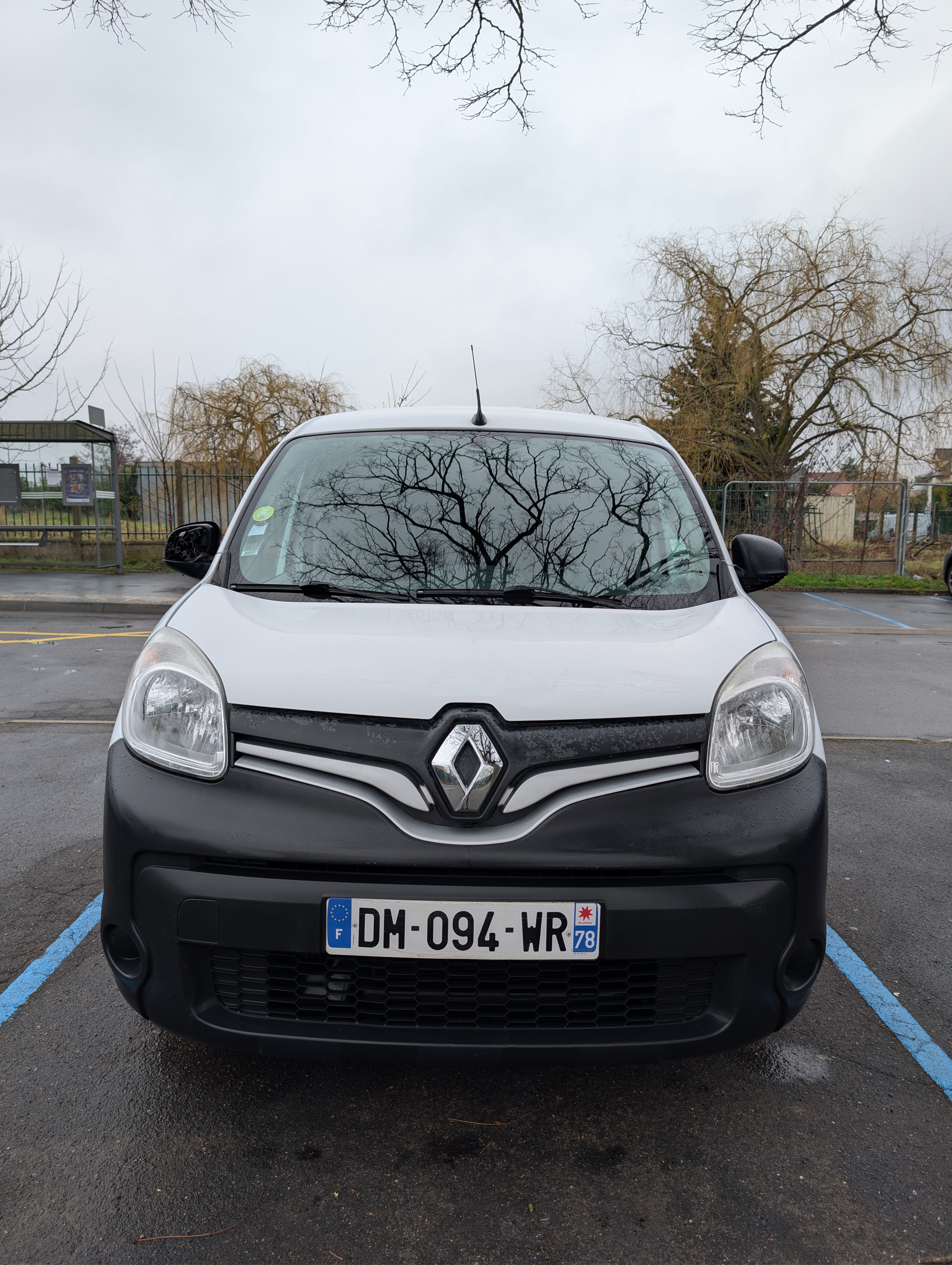 Renault Kangoo Express ​ – Parking gratuit– Idéal Déménagement & Achats