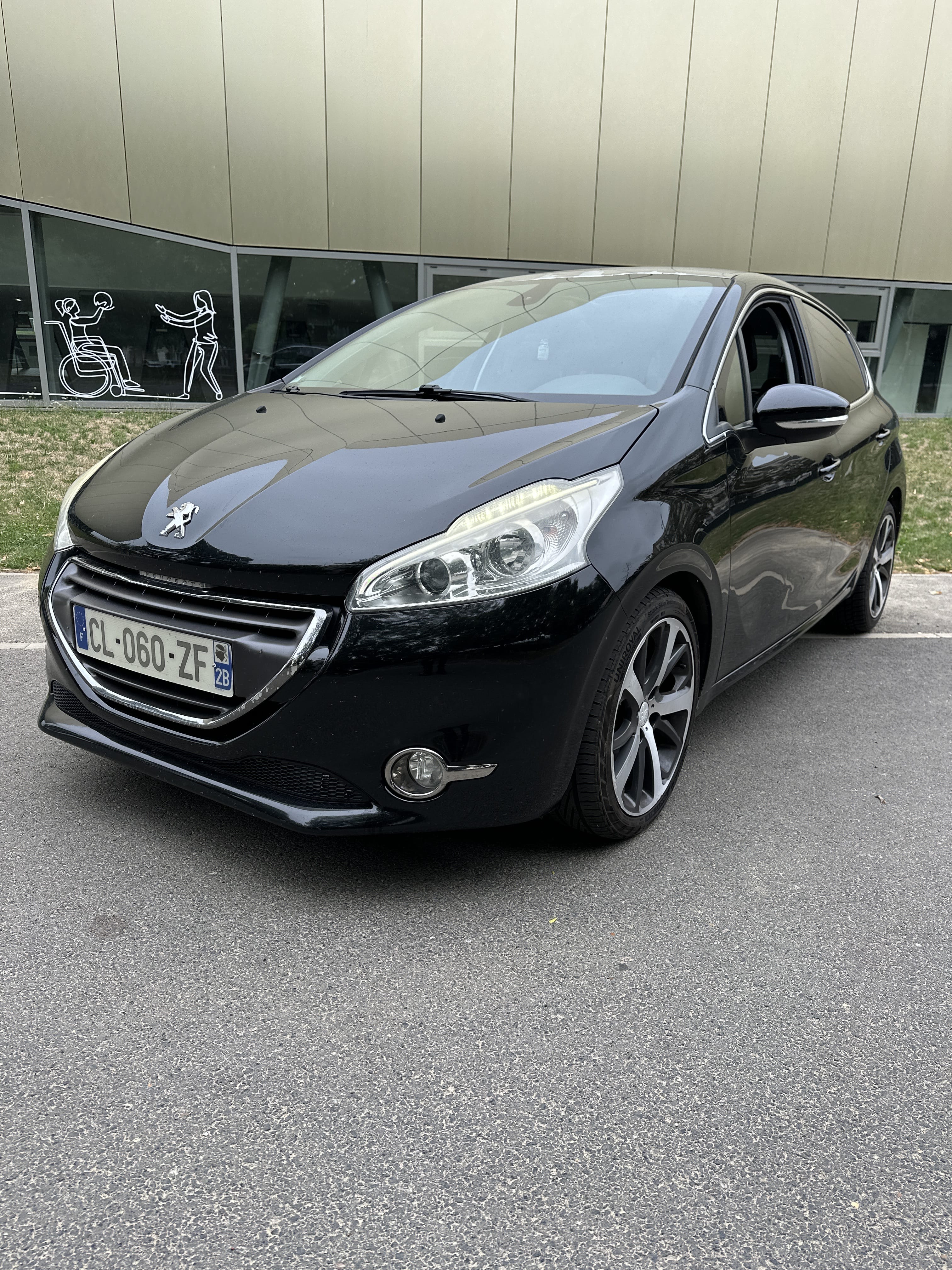 Peugeot 208 FÉLINE TOIT PANORAMIQUE, 2012, Diesel