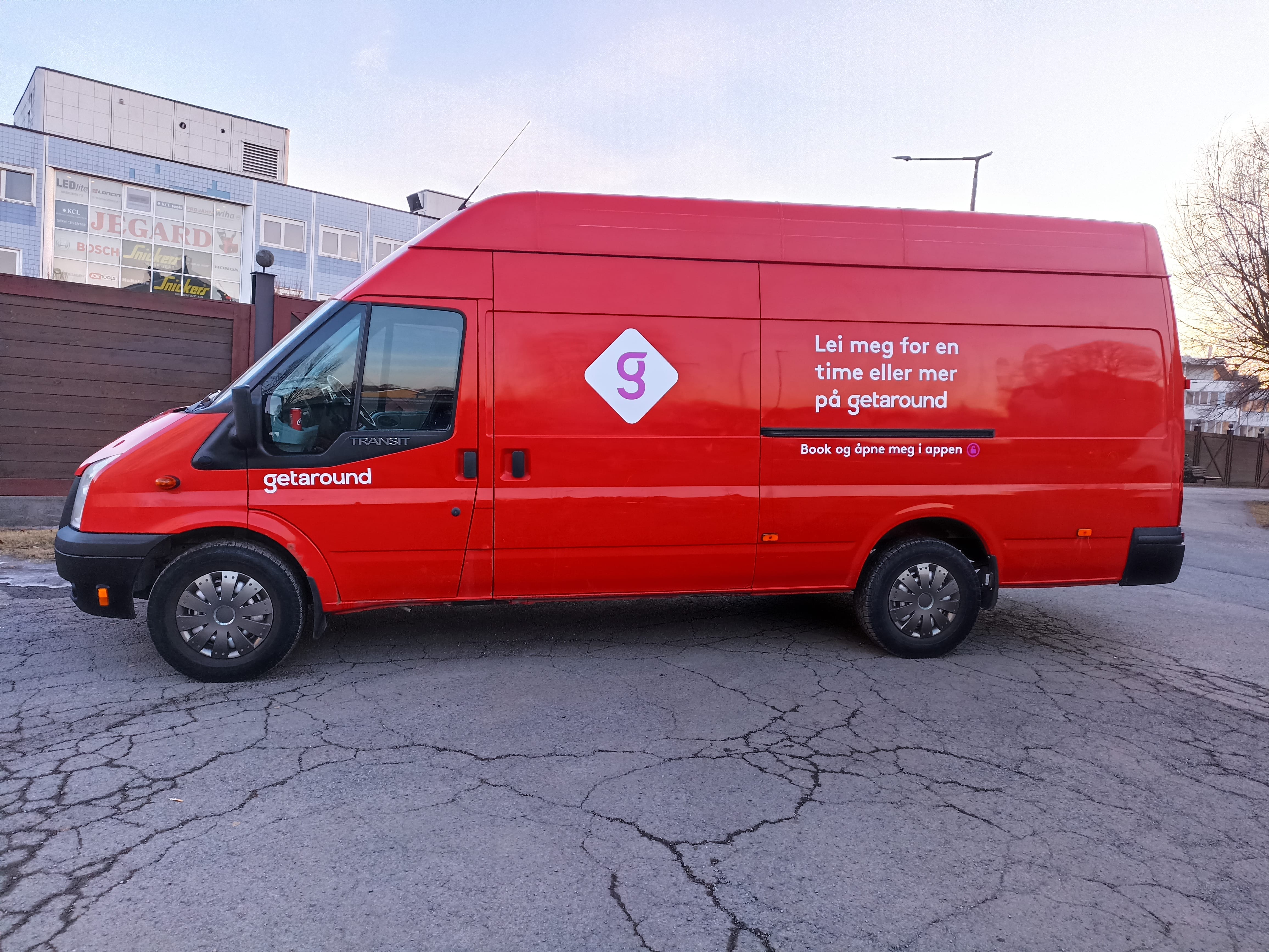 Ford Transit Connect Flyttebil med rampe med Aircondition