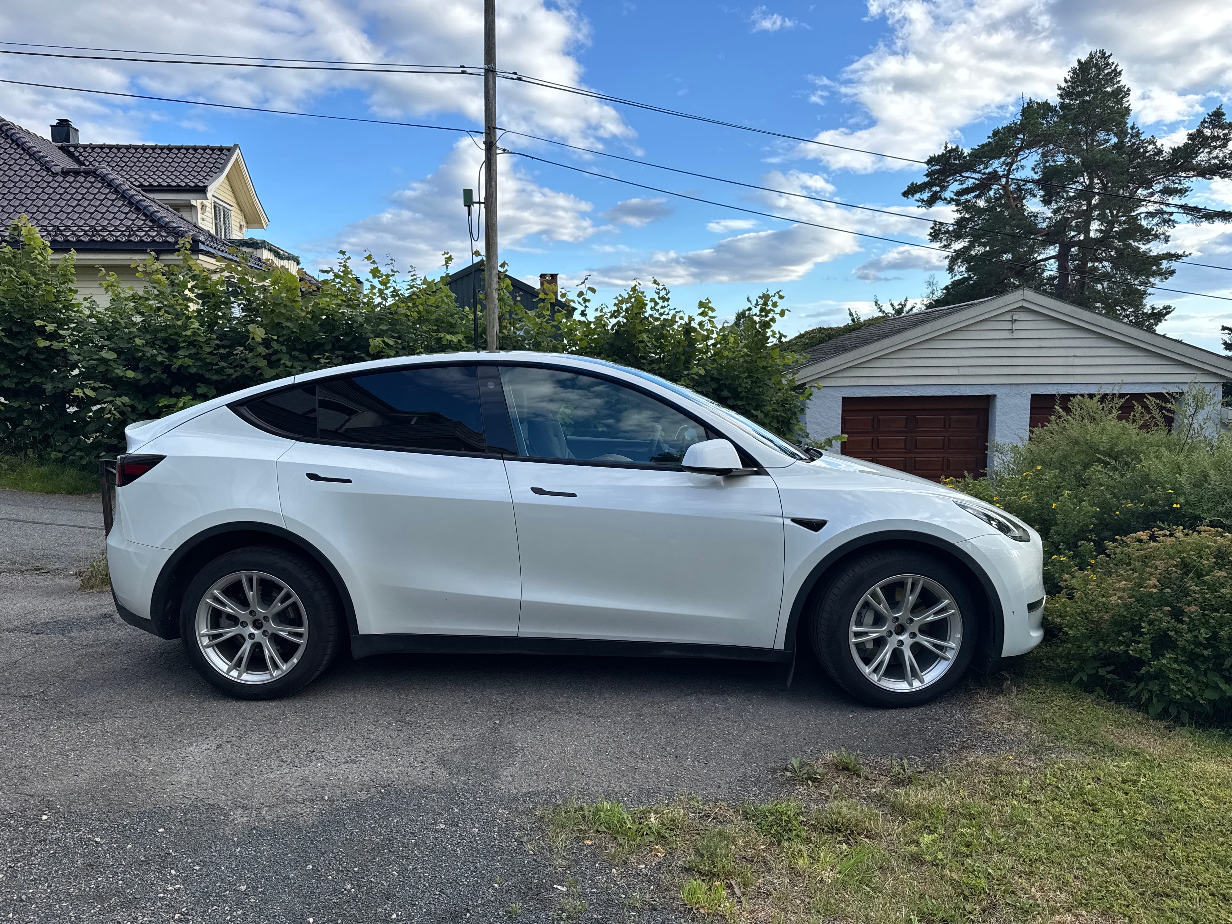 Tesla Model Y Long Range med Aircondition