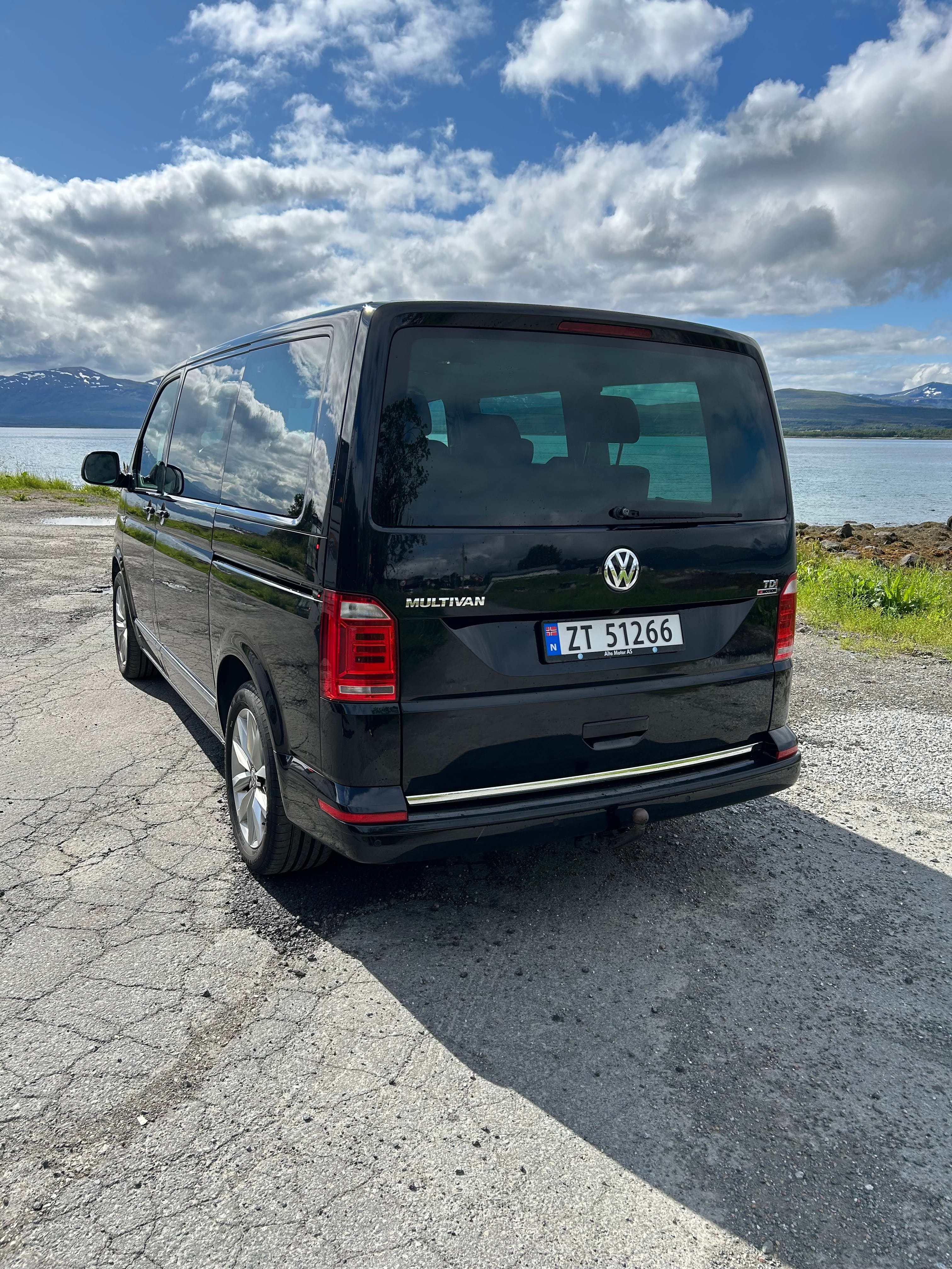 Volkswagen Multivan mit Rückfahrkamera