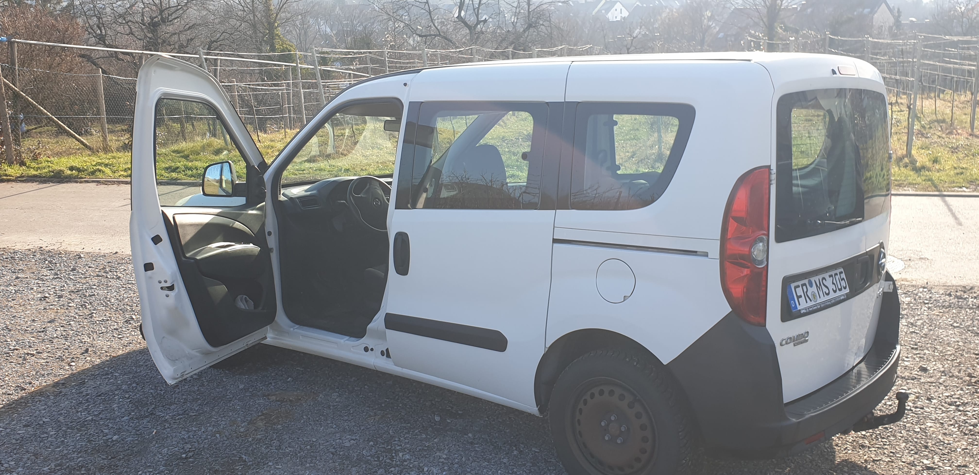 Opel Combo mit Kindersitz