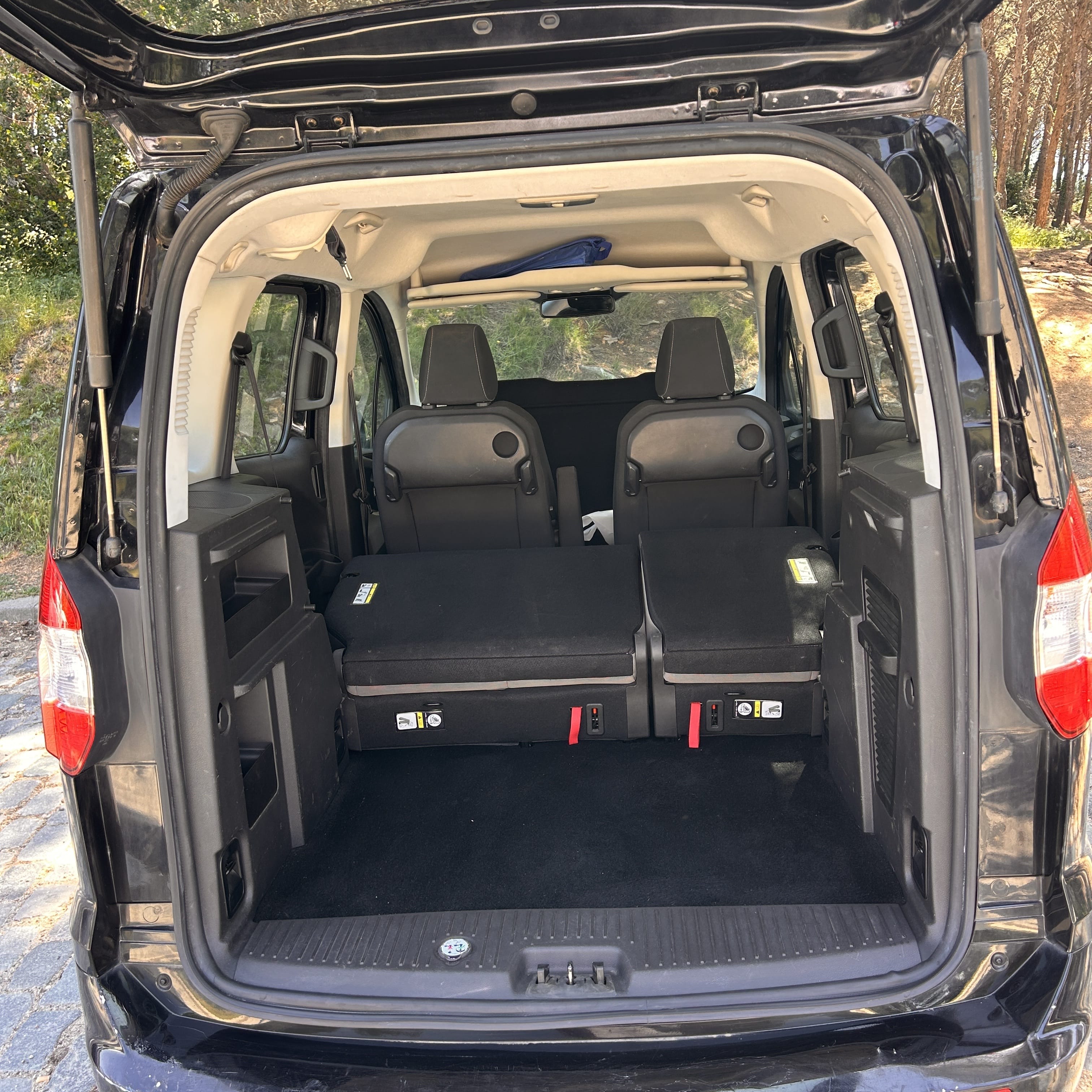 Ford Tourneo Courier med Bilradio