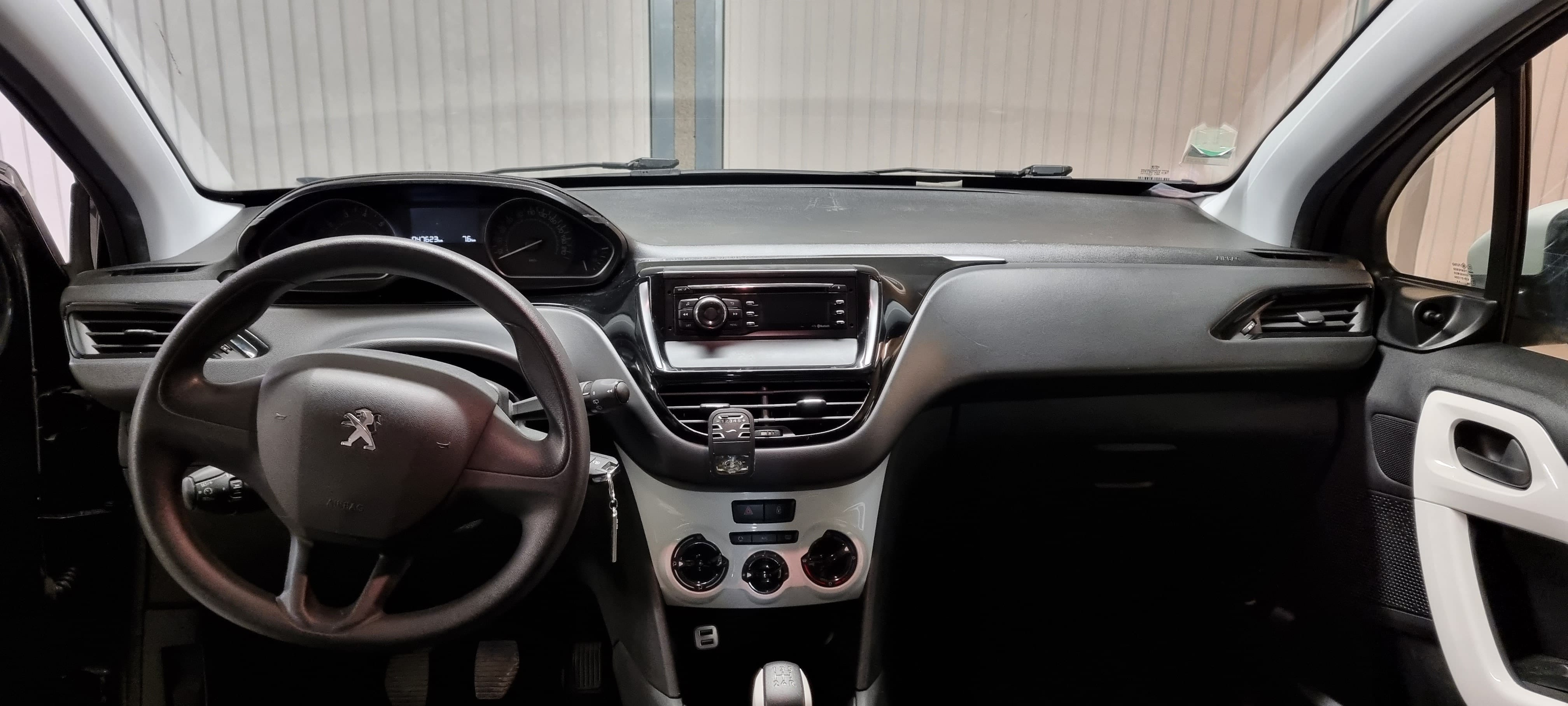 Peugeot 208 1.2 68ch avec Siège bébé