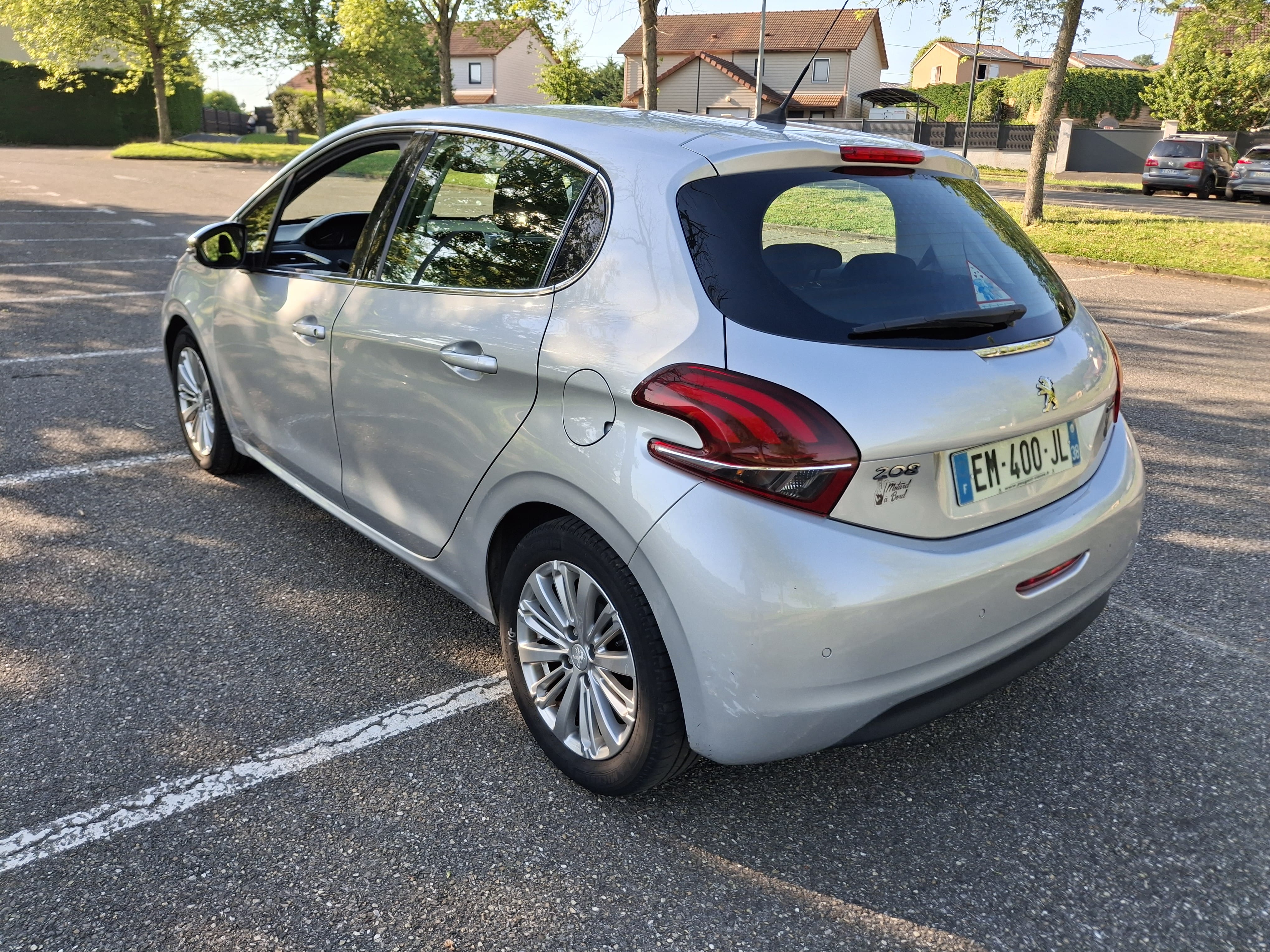 Peugeot 208 avec GPS