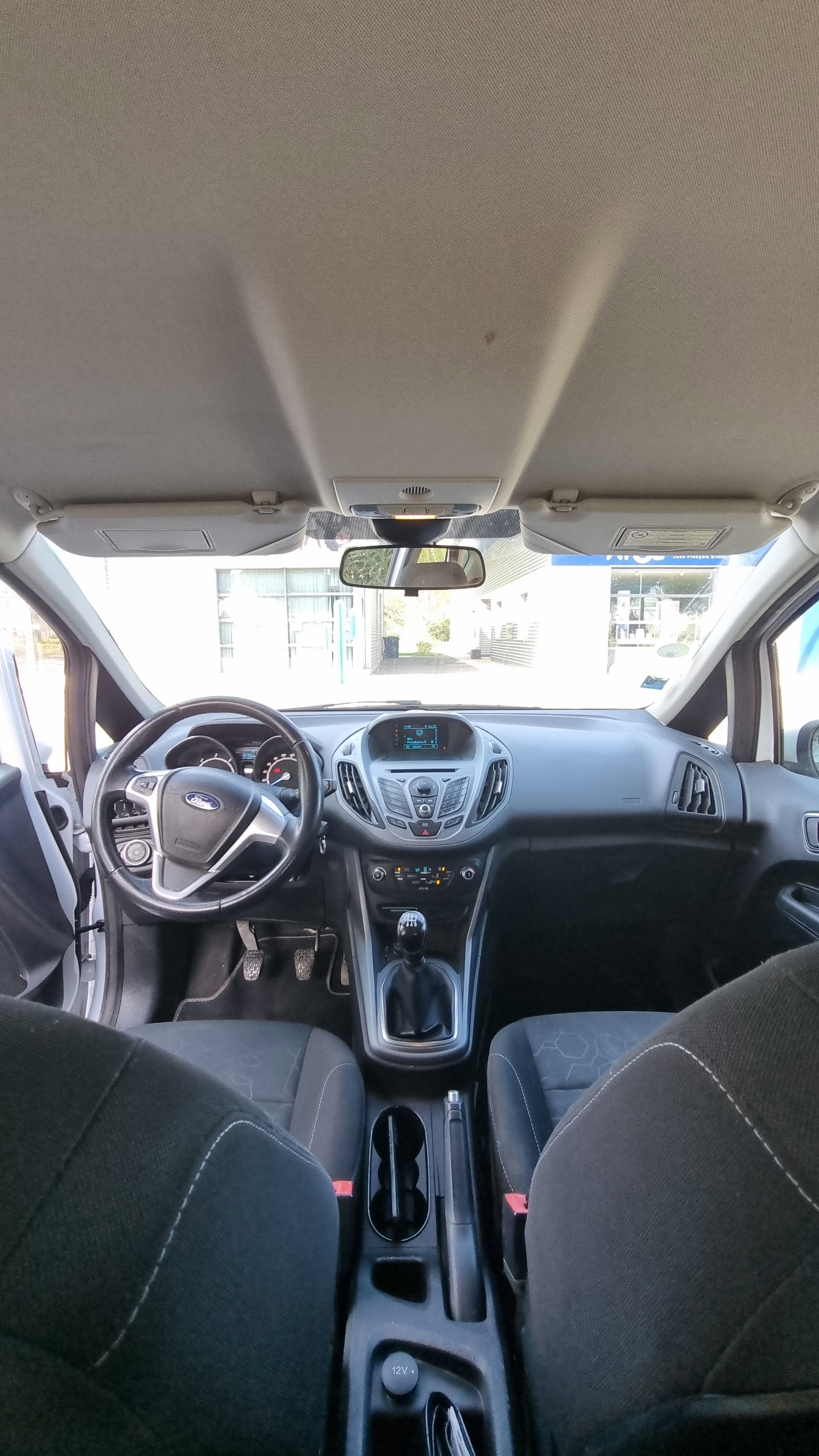 Ford B-Max avec Siège bébé