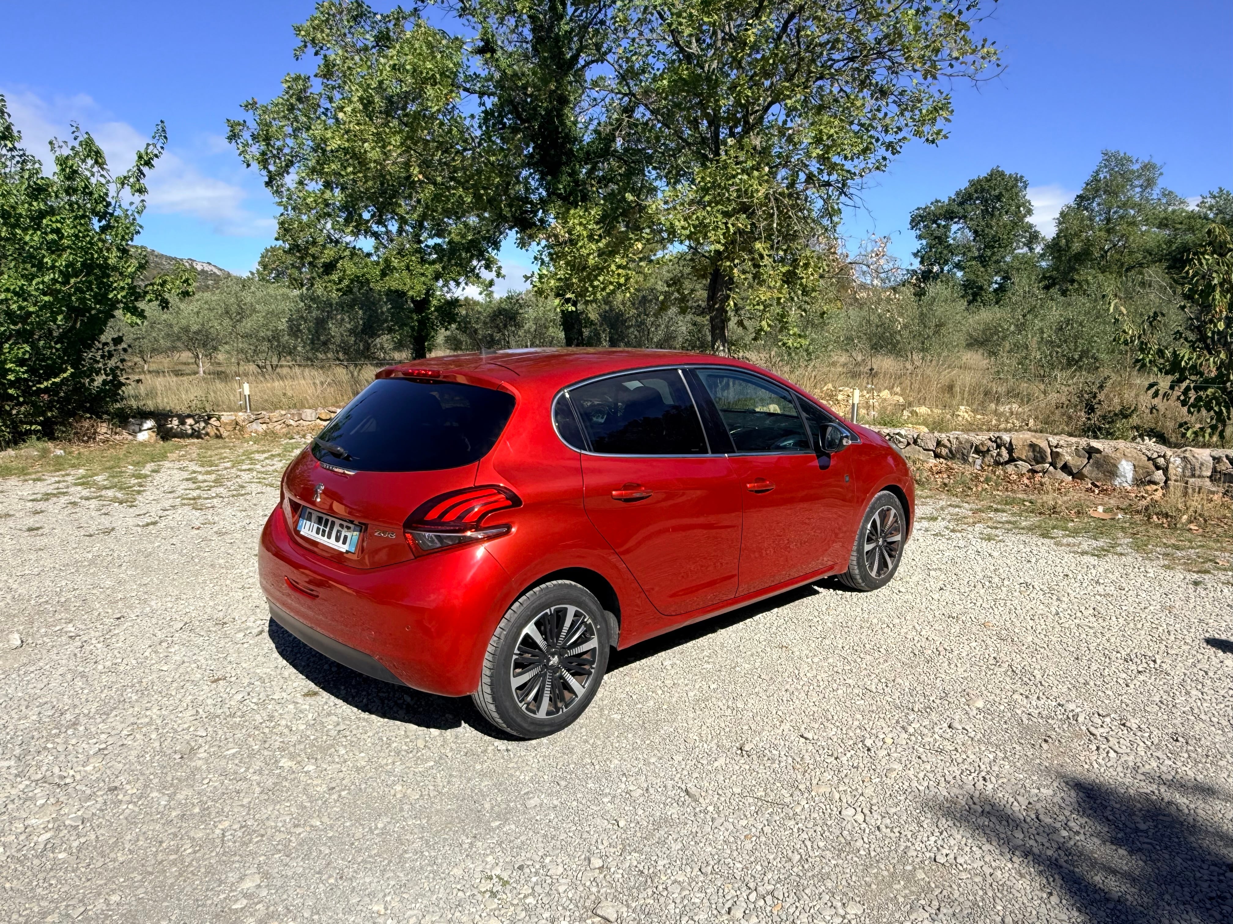 Peugeot 208 mit Rückfahrkamera