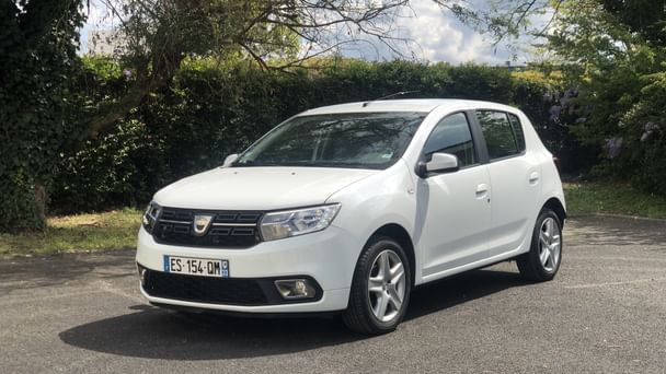 Dacia Sandero Louez la Dacia Sandero – Spacieuse, Confortable et Économique !, 2017, Essence 95