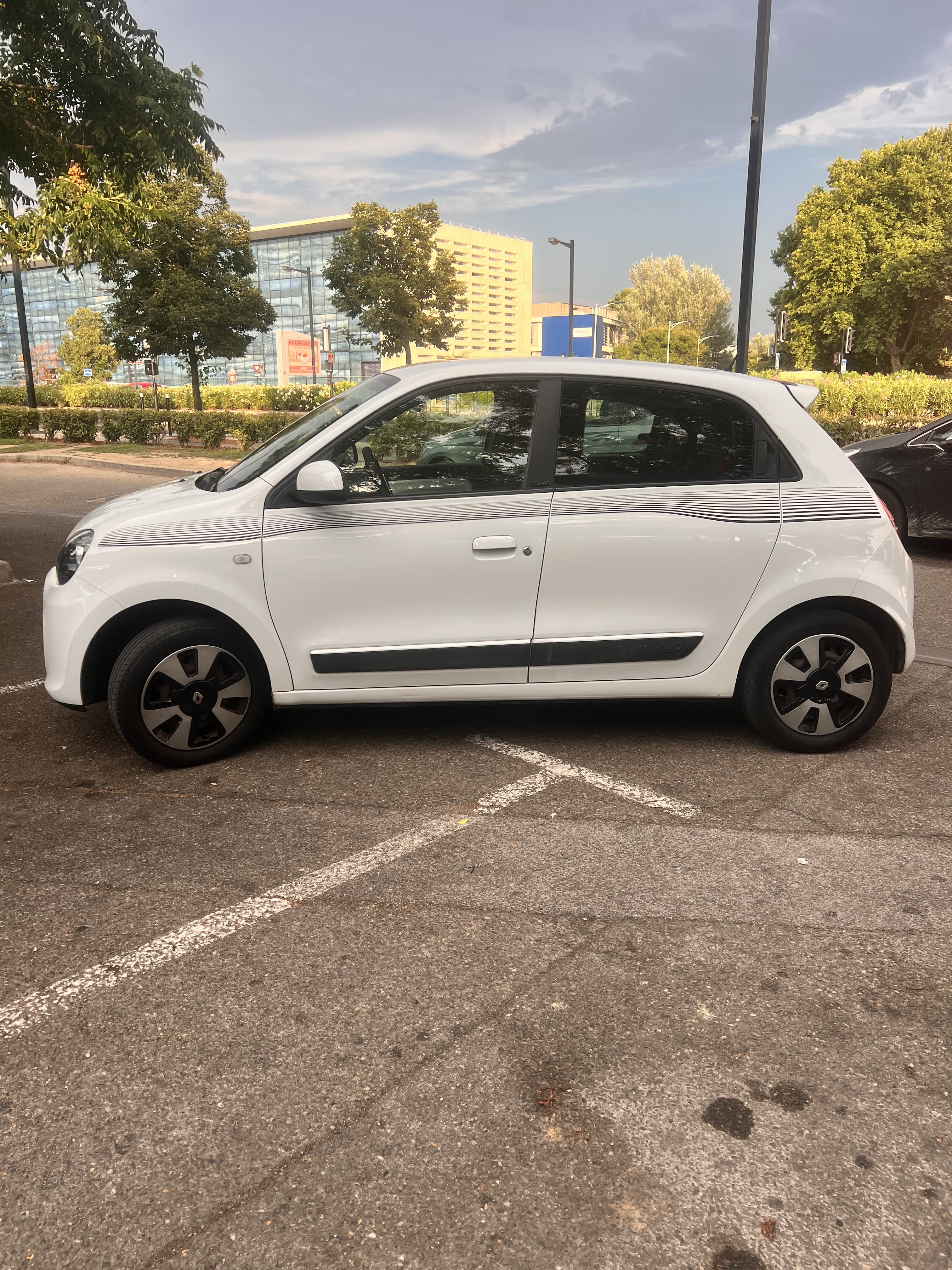 Renault Twingo III with Air conditioning