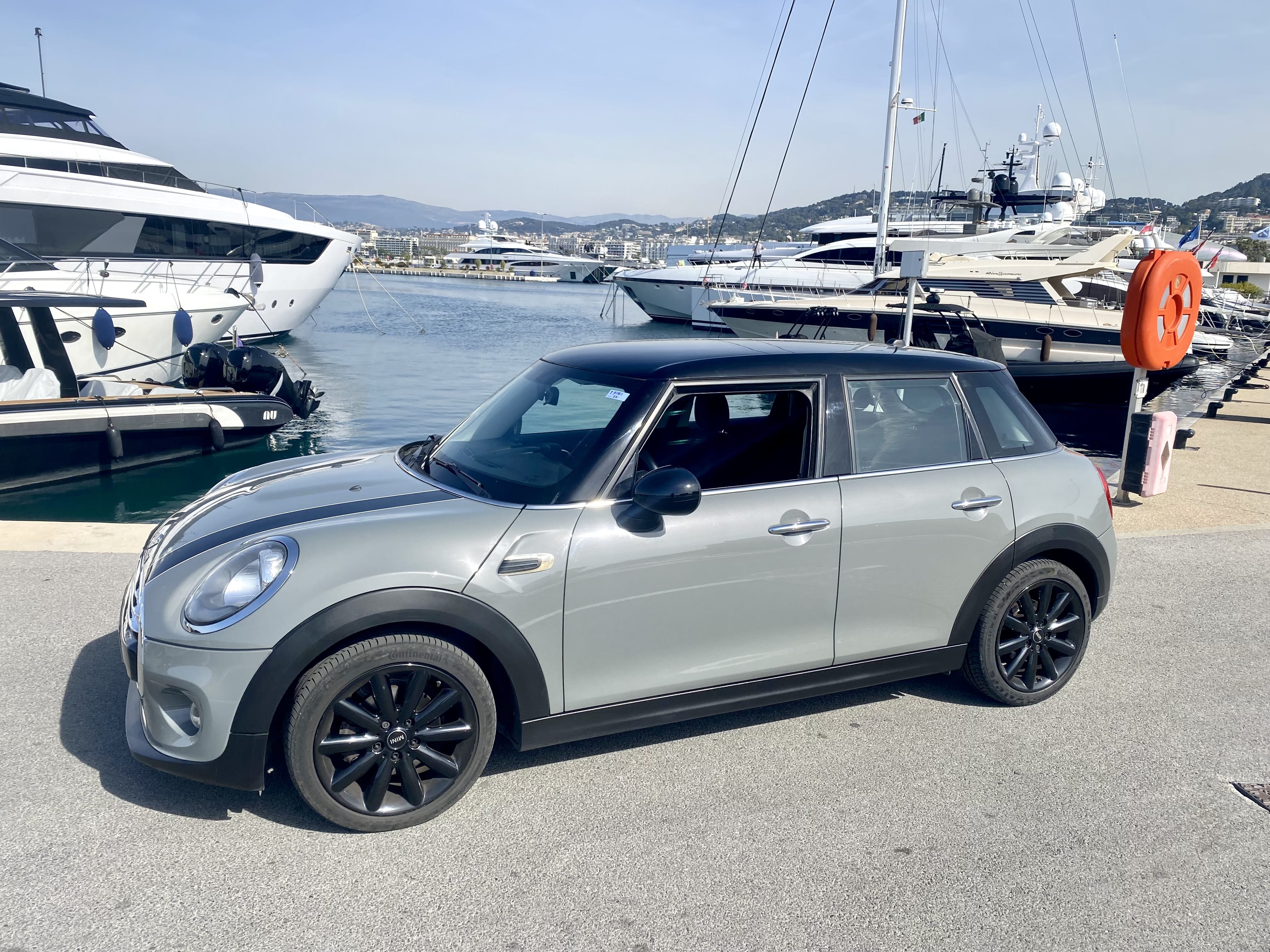 Mini Cooper 5 portes Boîte automatique avec Climatisation