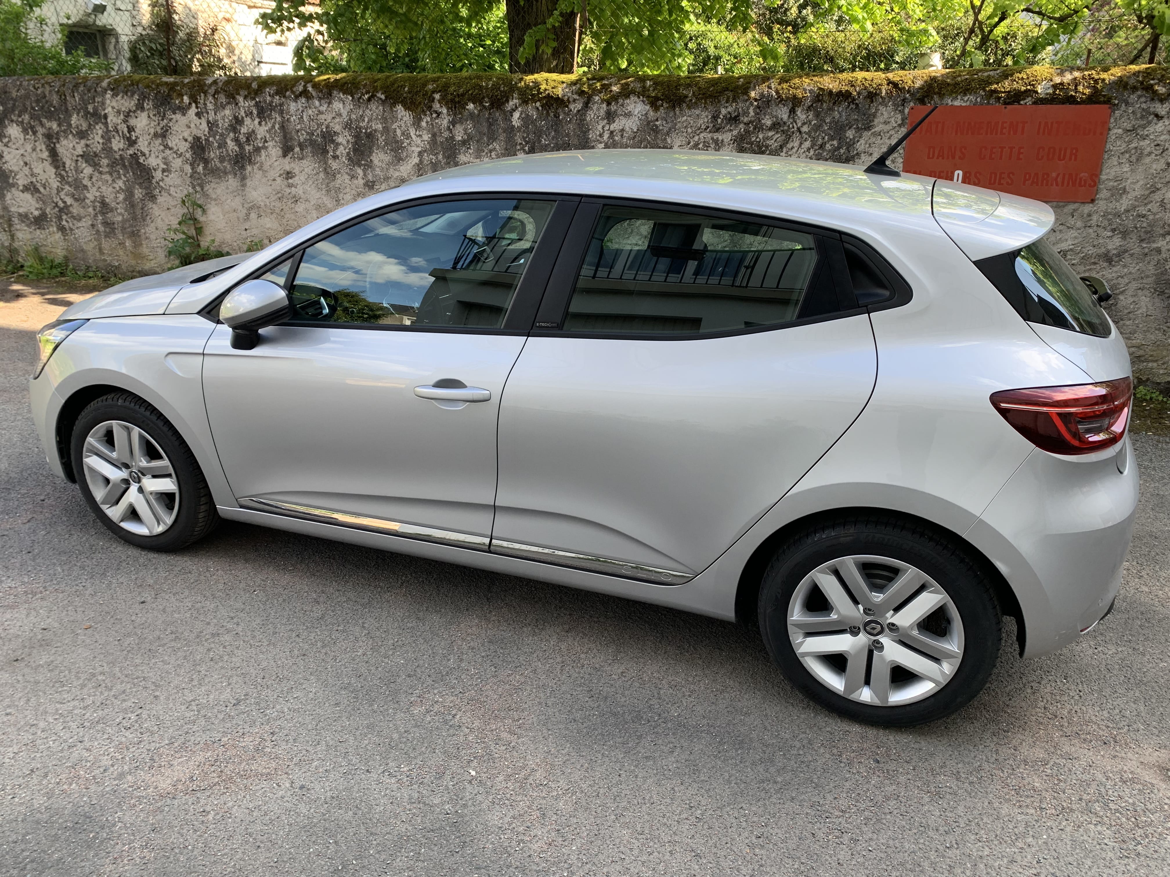 Renault Clio E-tech Essence + électrique sans recharger avec Climatisation
