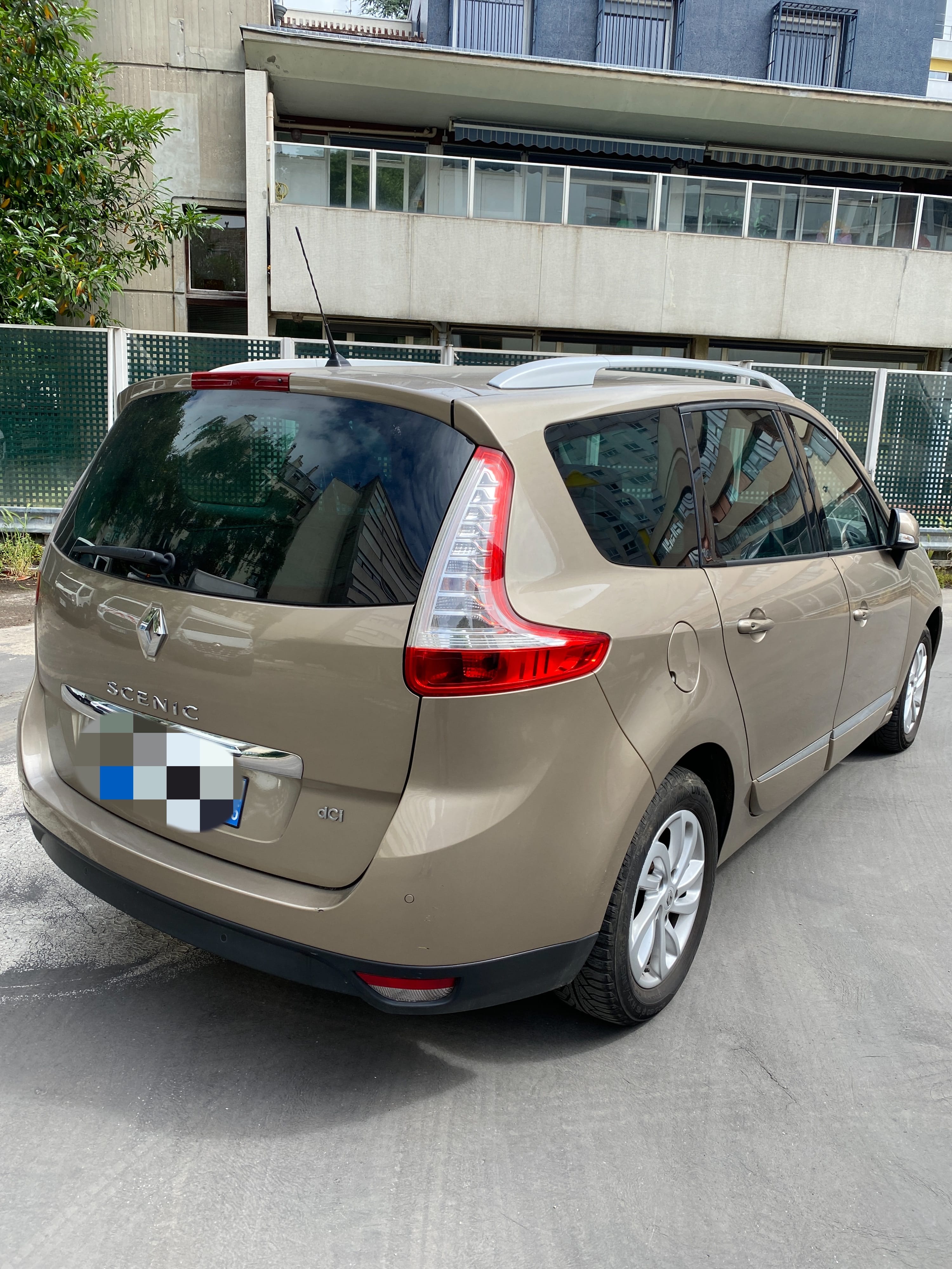 Renault Grand Scenic III 718 mit Navigationsgerät