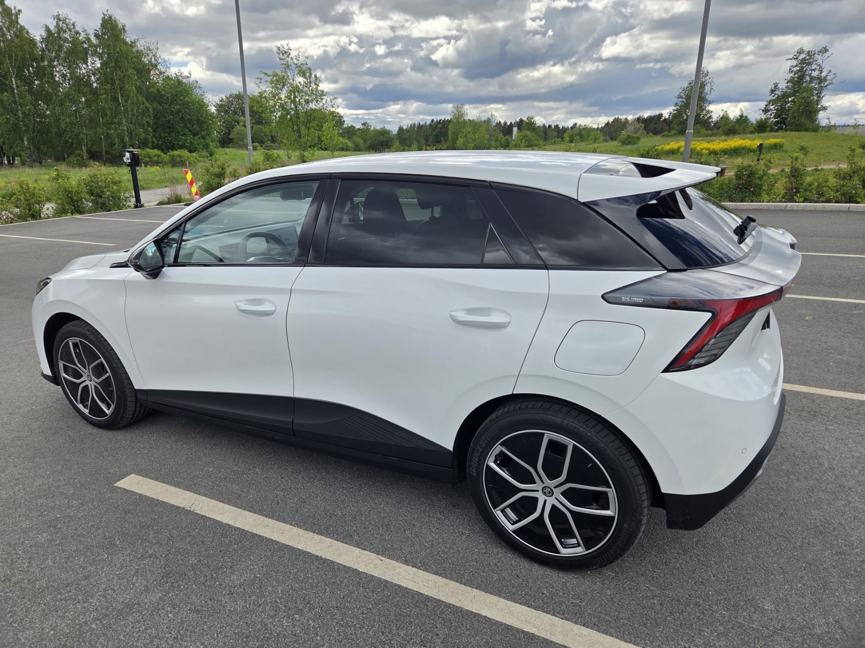 MG MG4 Luxury 64 kWh med GPS