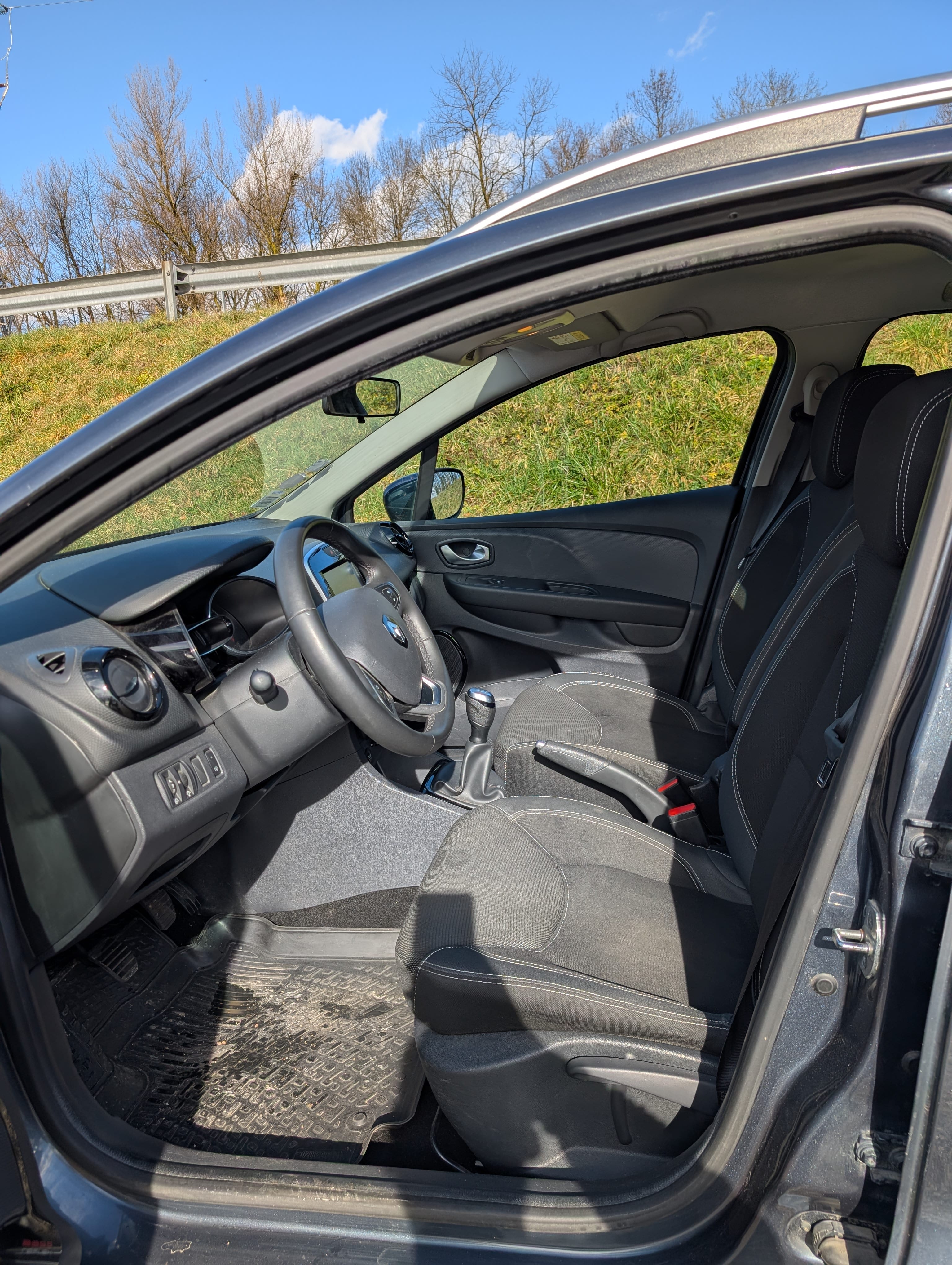 Renault Clio Estate Essence avec Entrée audio / iPod