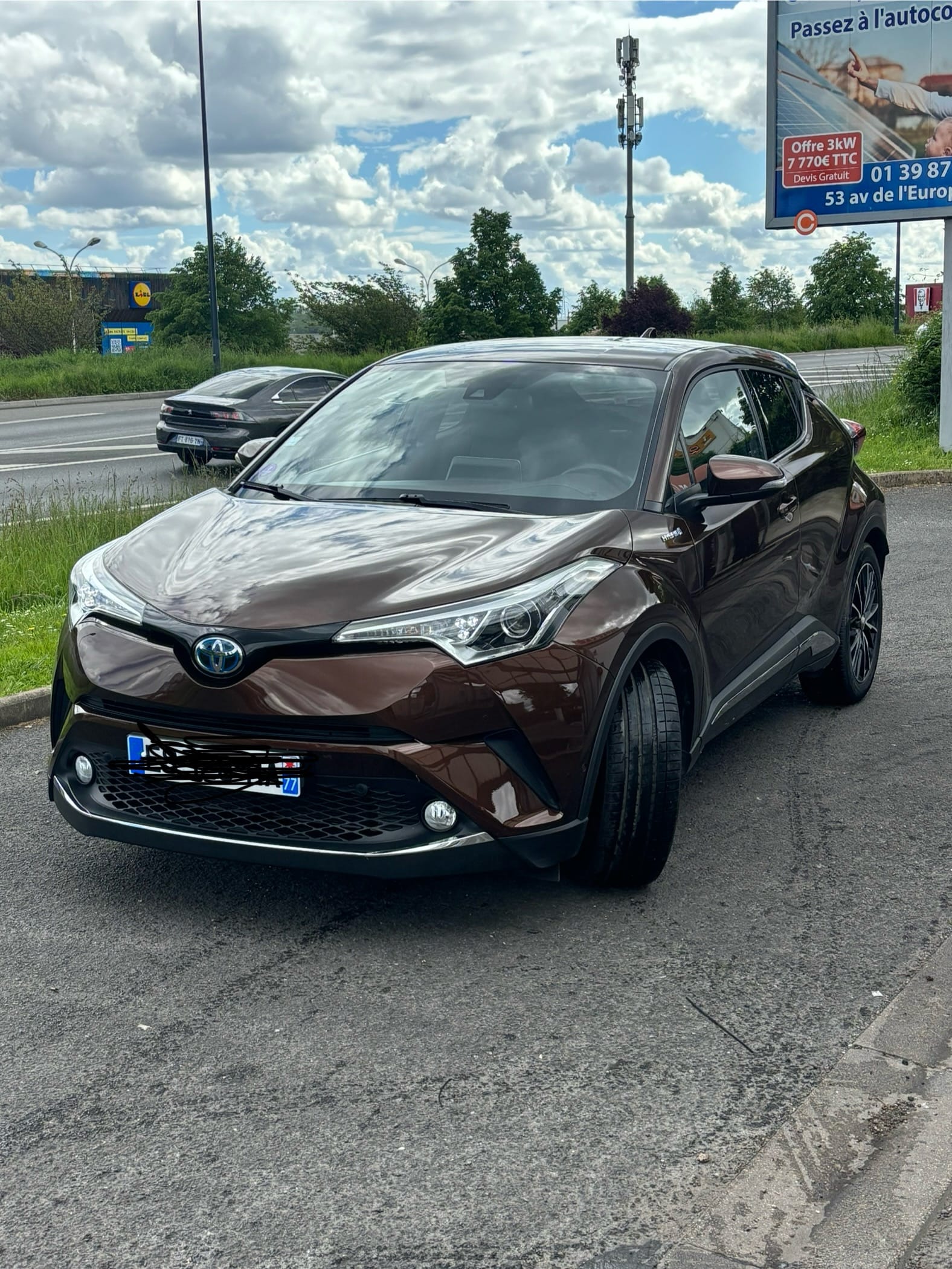 Toyota C-HR Hybrid, 2017, Essence 95 / Électrique (hybride), automatique