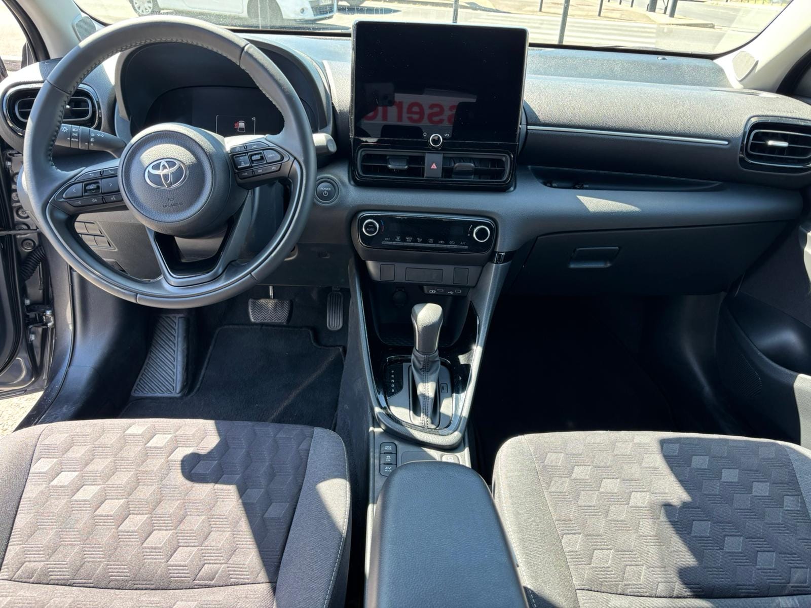 Toyota Yaris Hybride with GPS