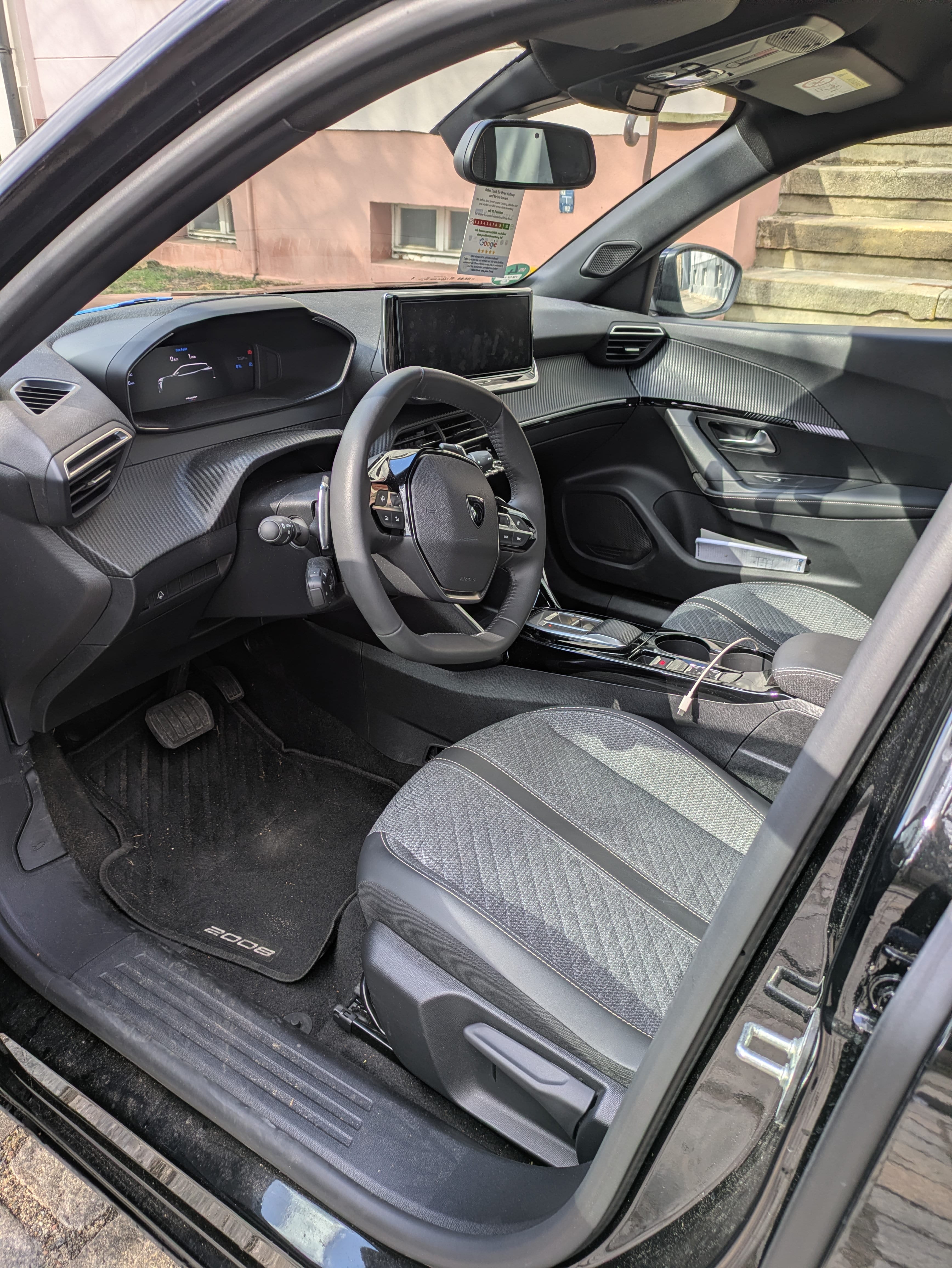 Peugeot 2008 mit Navigationsgerät