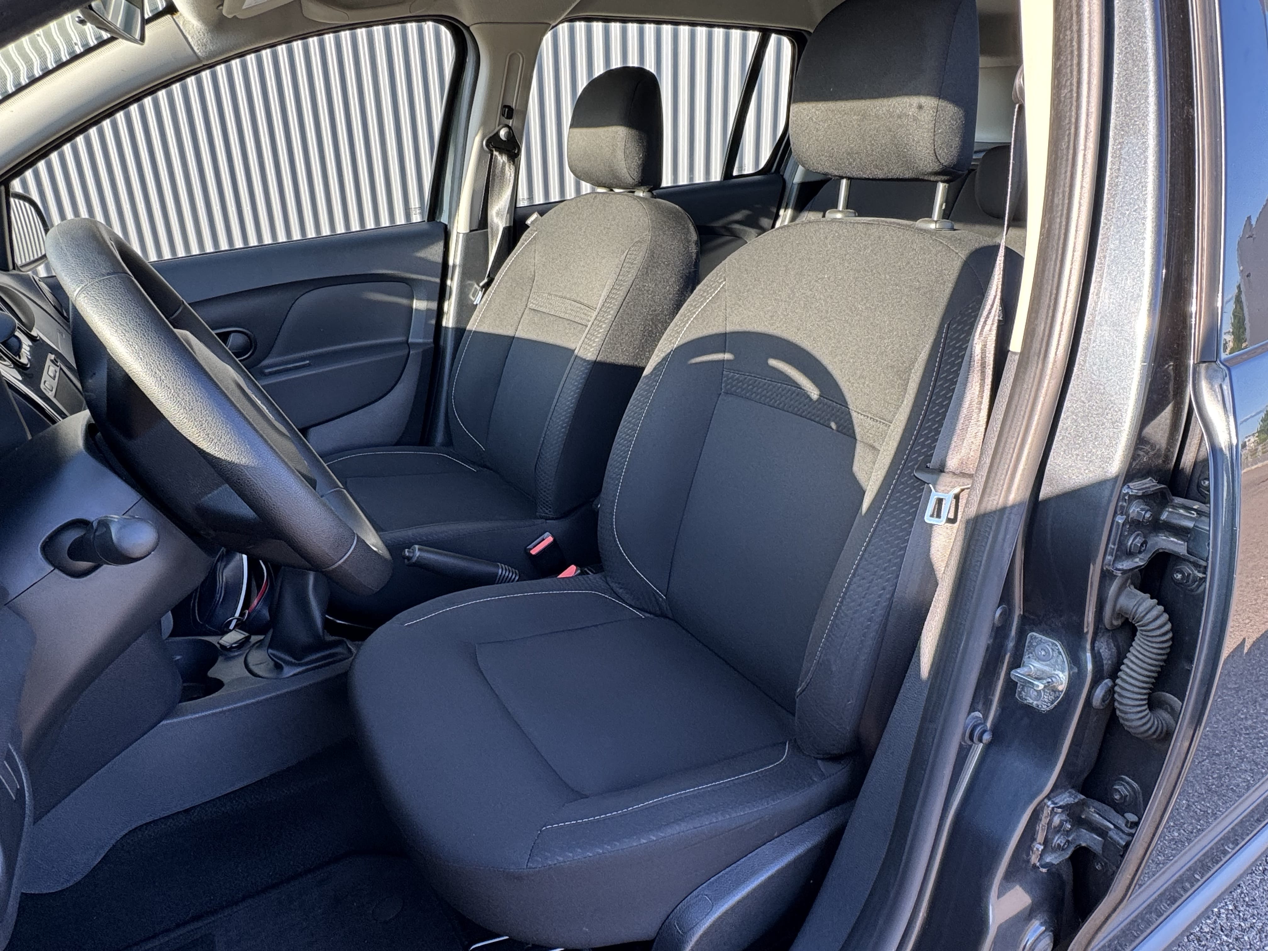 Dacia Logan MCV DIESEL familial grand coffre 1.5 DCI 95 Break pneus hivers