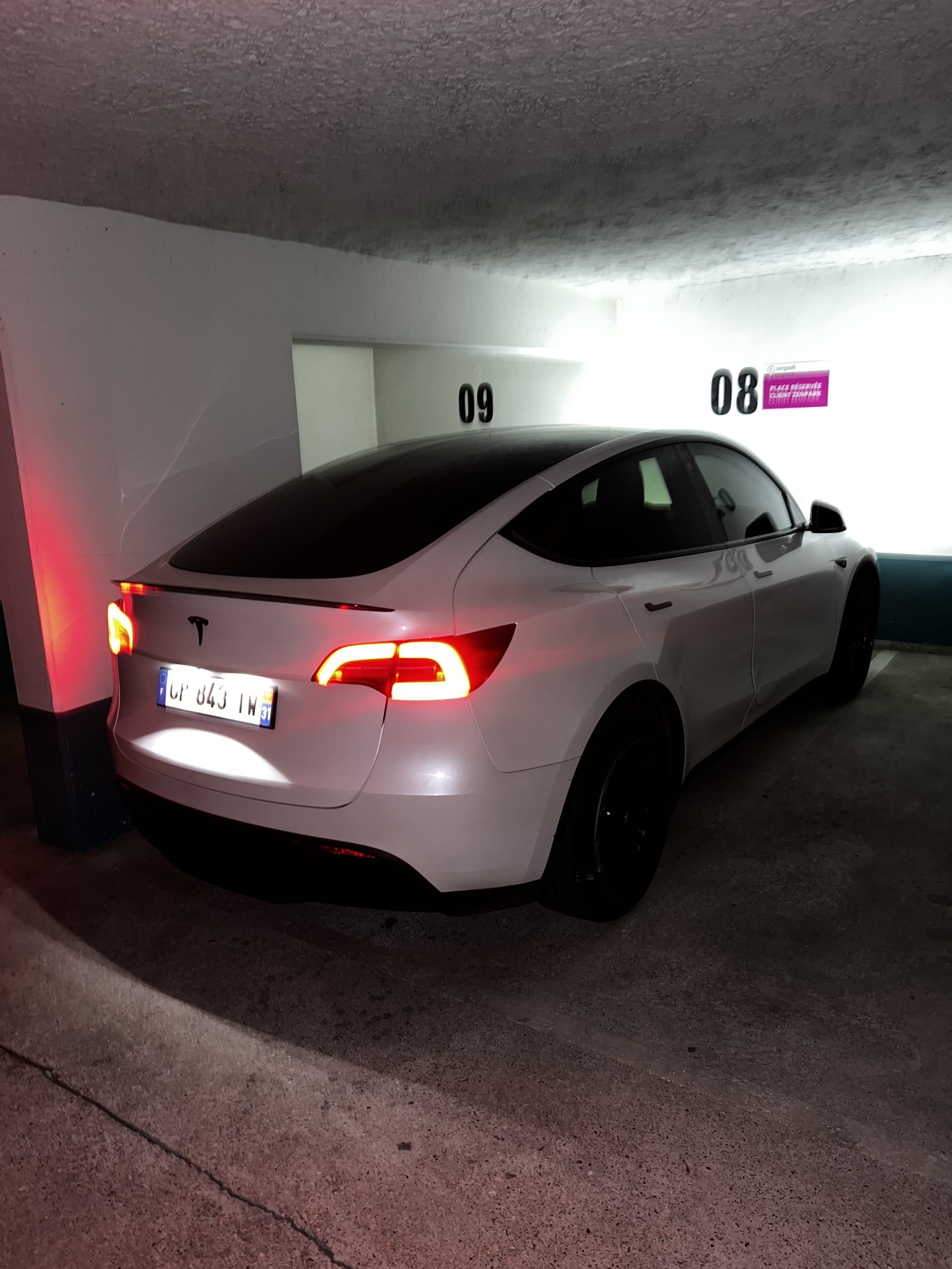 Tesla Model Y avec GPS