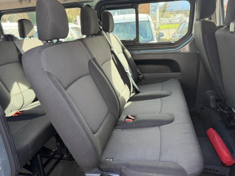 Renault Trafic Passenger Renault Trafic 9 places – 2.0 dci 150 CV – CarPlay avec Siège bébé