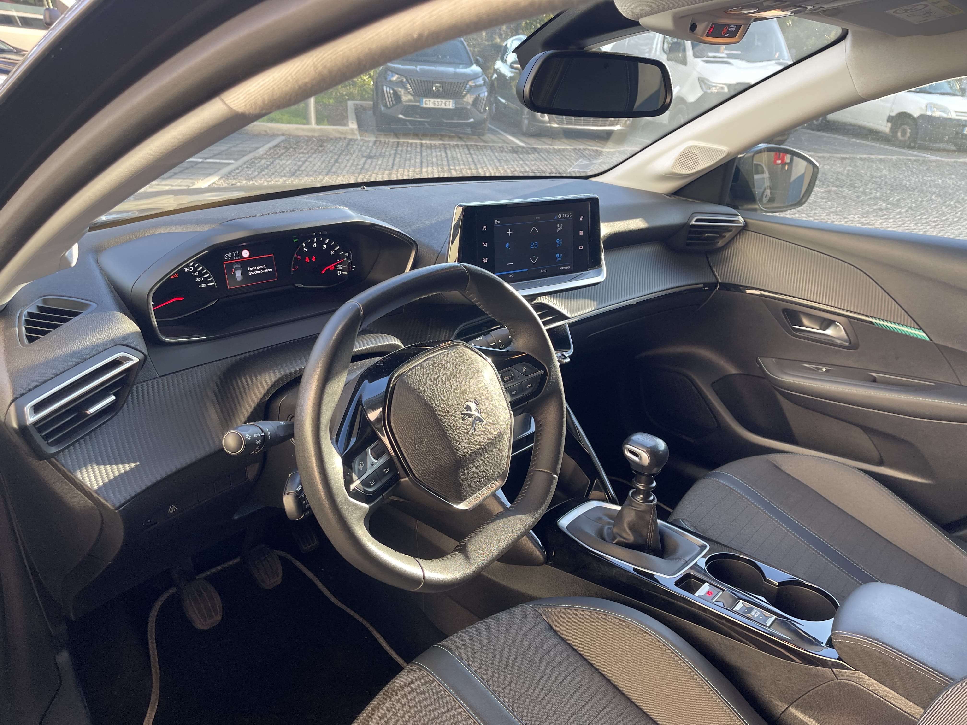 Peugeot 208 avec GPS