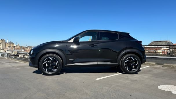 Nissan Juke N-Connecta NOIR | AUTO | Hybride 4.9L | GARE ST-JEAN (750m) avec Climatisation
