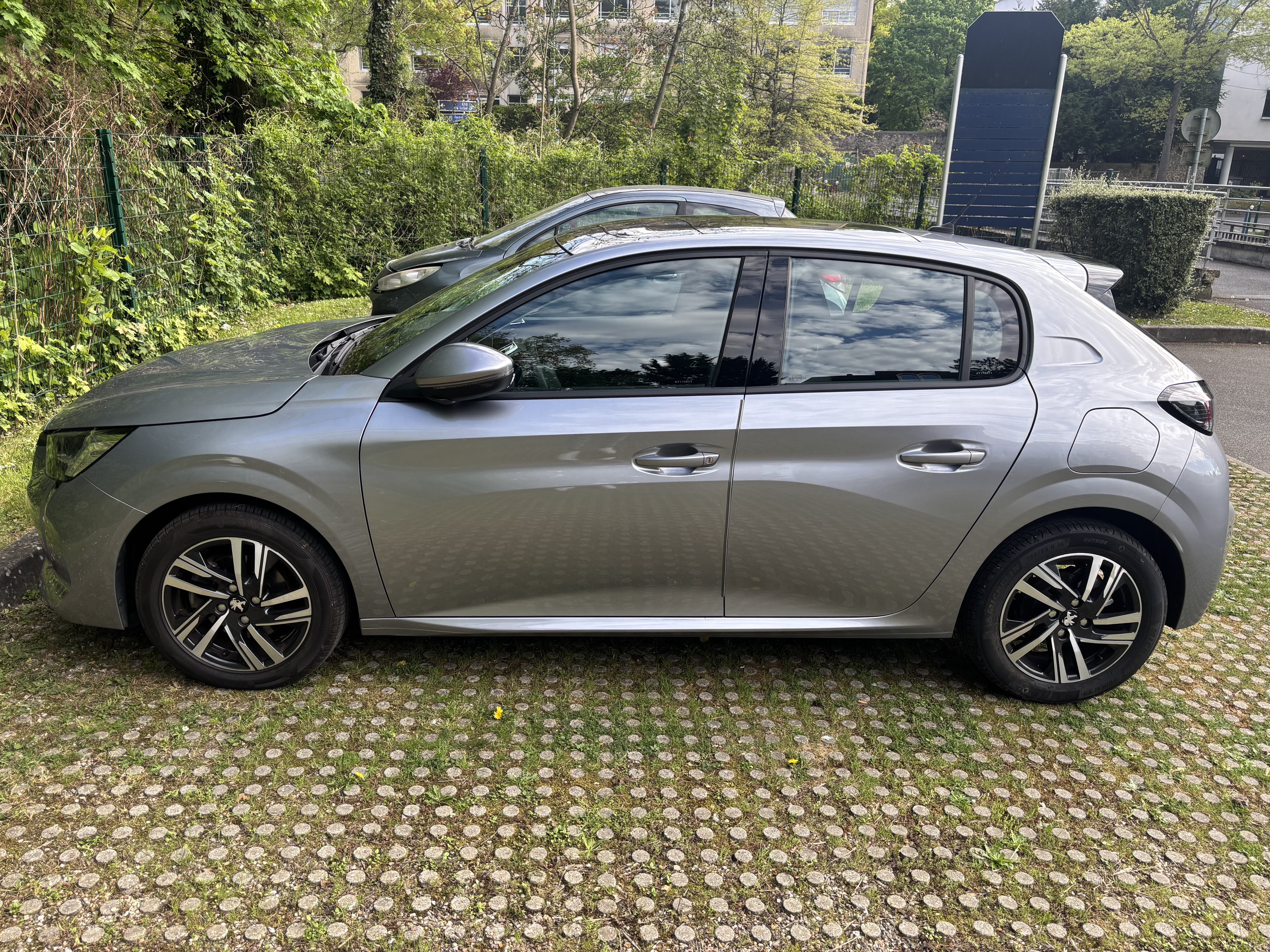 Peugeot 208 avec Climatisation