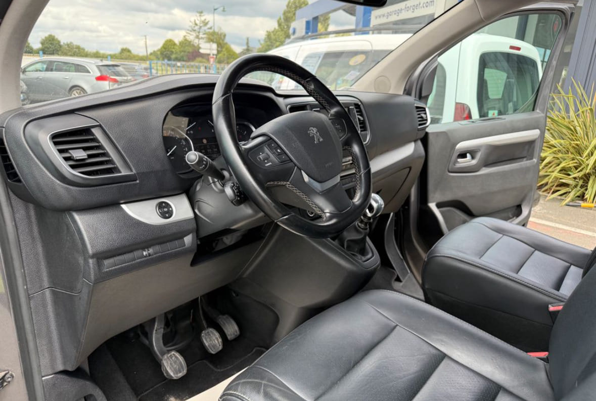 Peugeot Traveller Business avec GPS