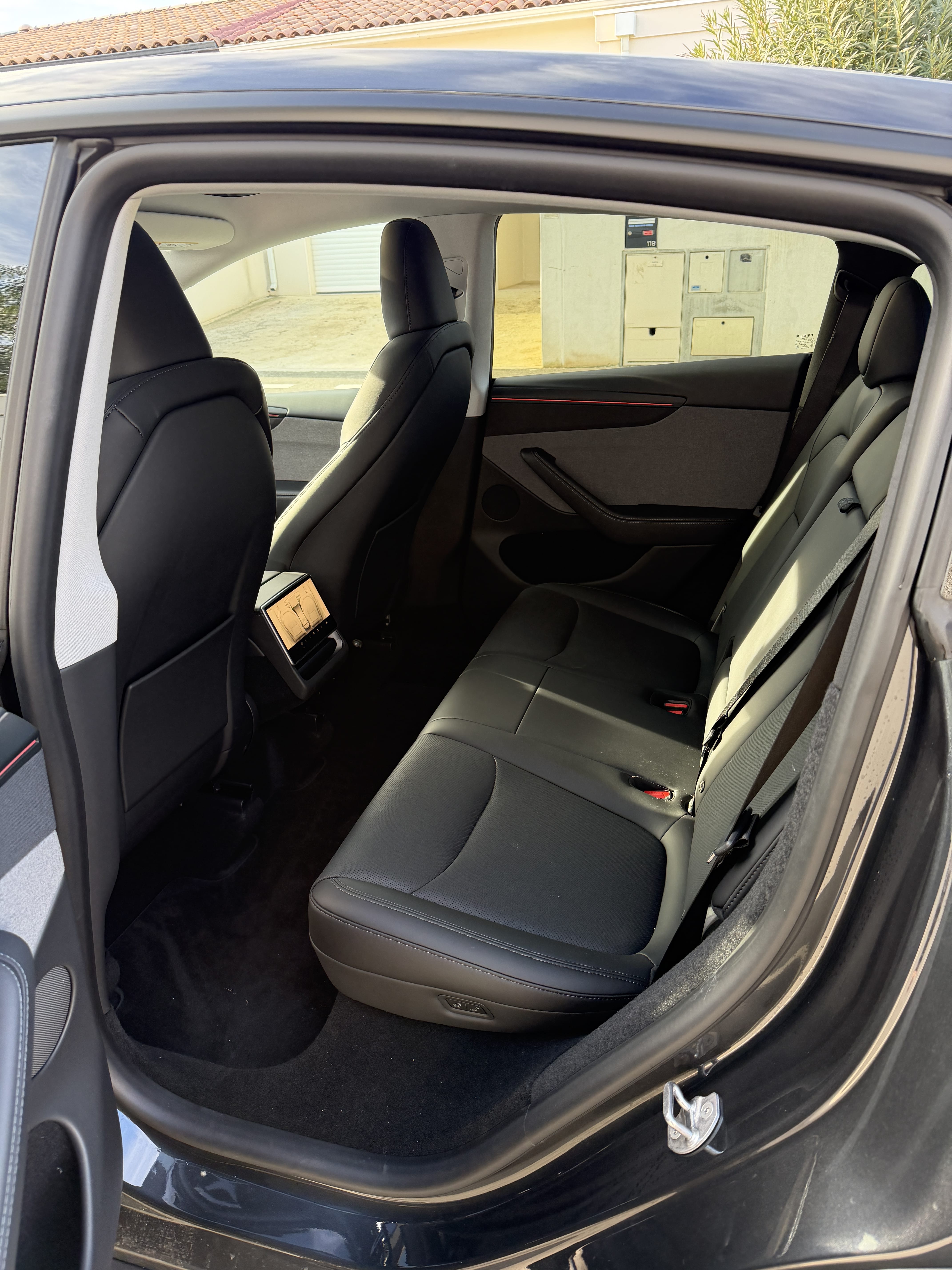 Tesla Model Y Long Range avec Siège bébé