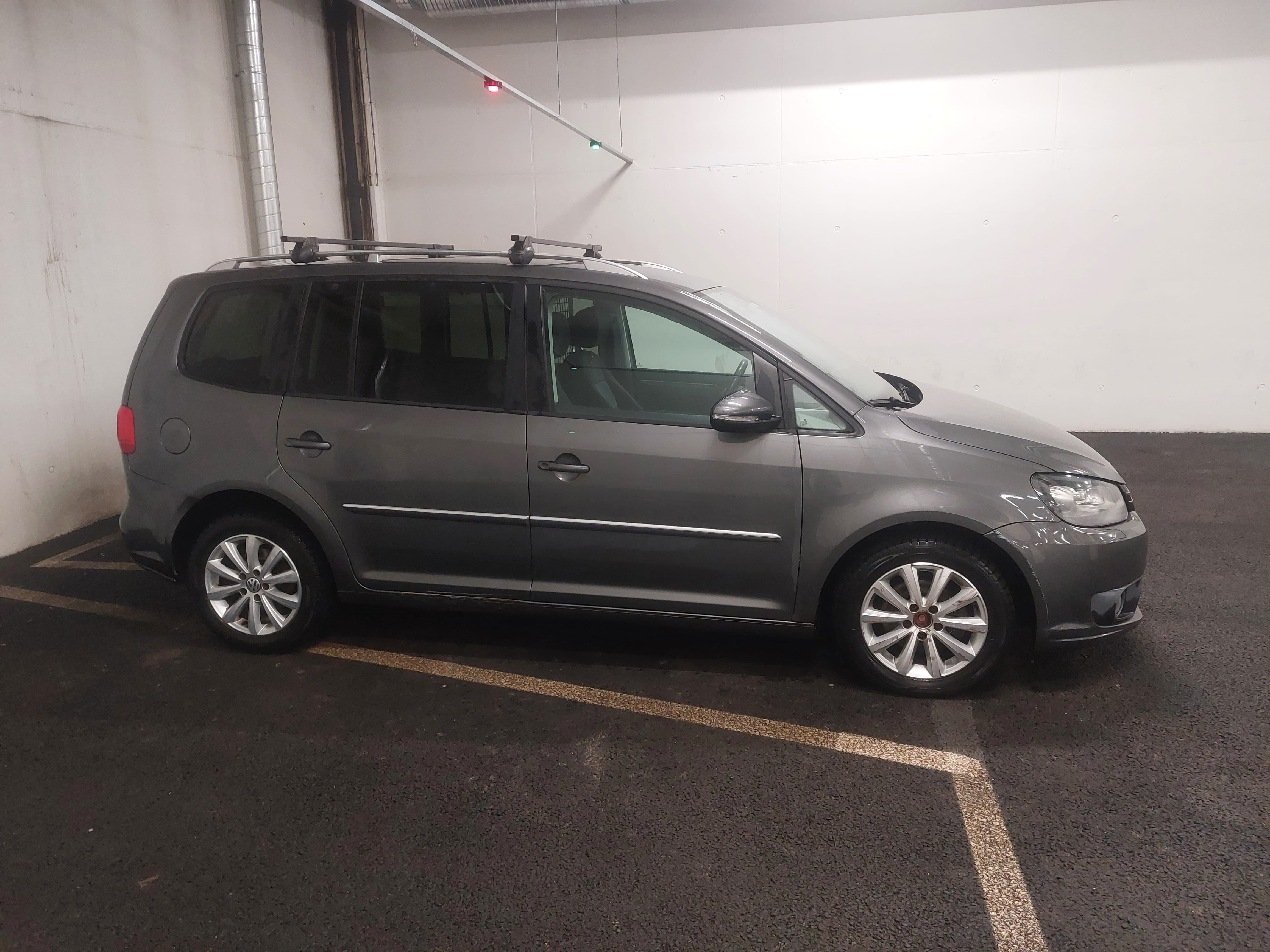 Volkswagen Touran Varebil with Snow tires