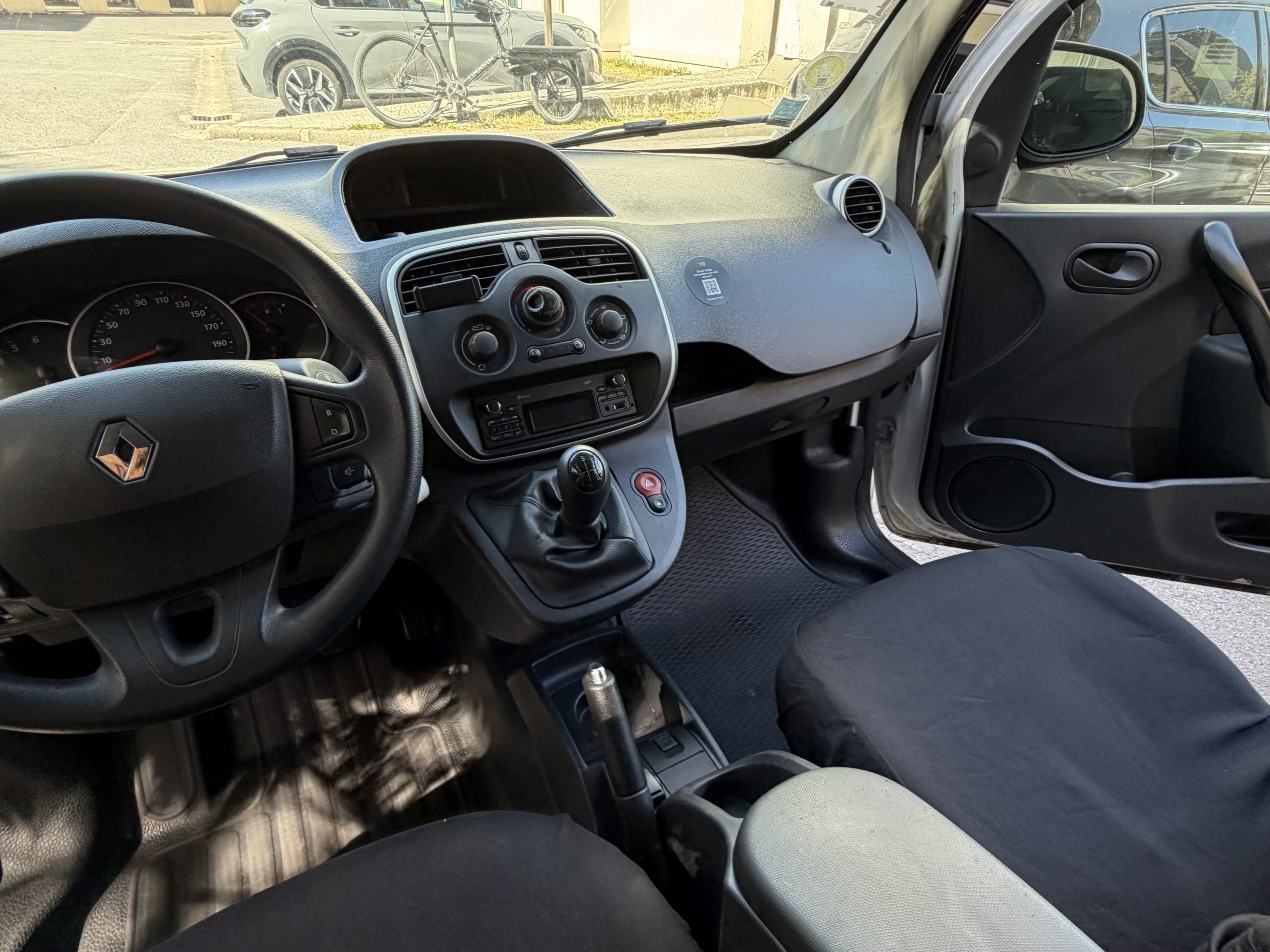 Renault Kangoo Fourgon avec Attelage