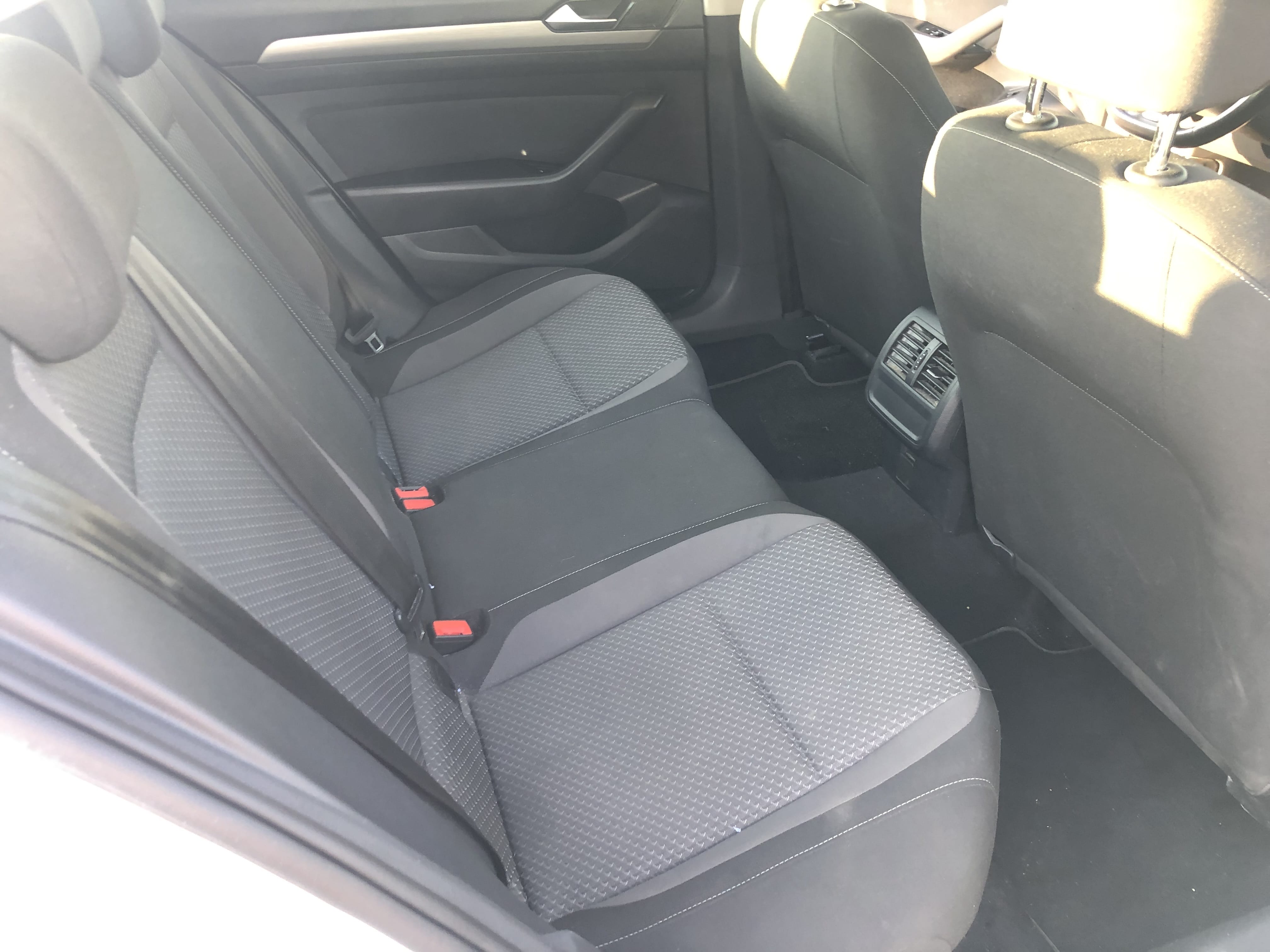 Volkswagen Passat 2.0L TDI SEL Premium con Silla infantil