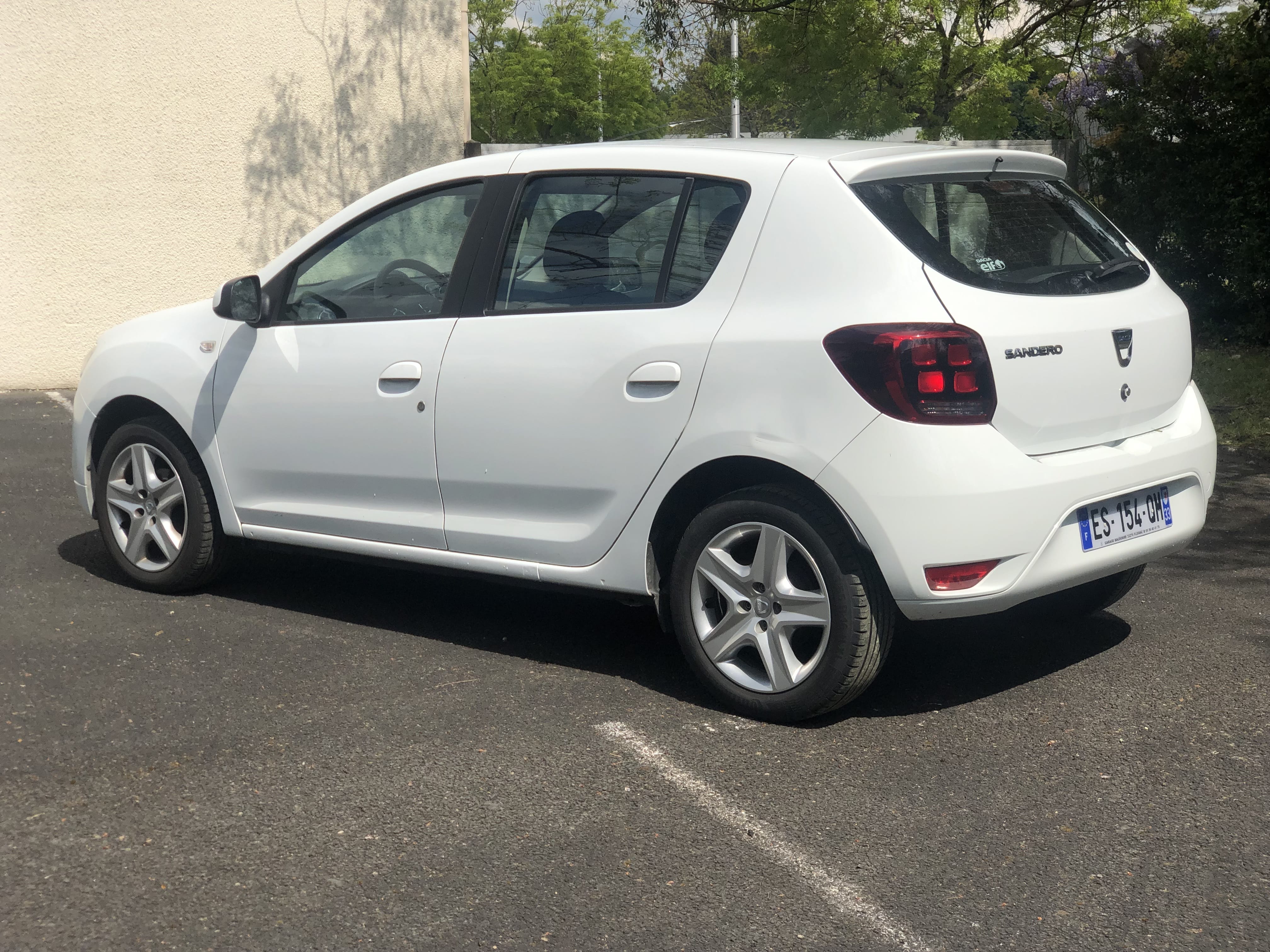 Dacia Sandero  Louez la Dacia Sandero – Spacieuse, Confortable et Économique !