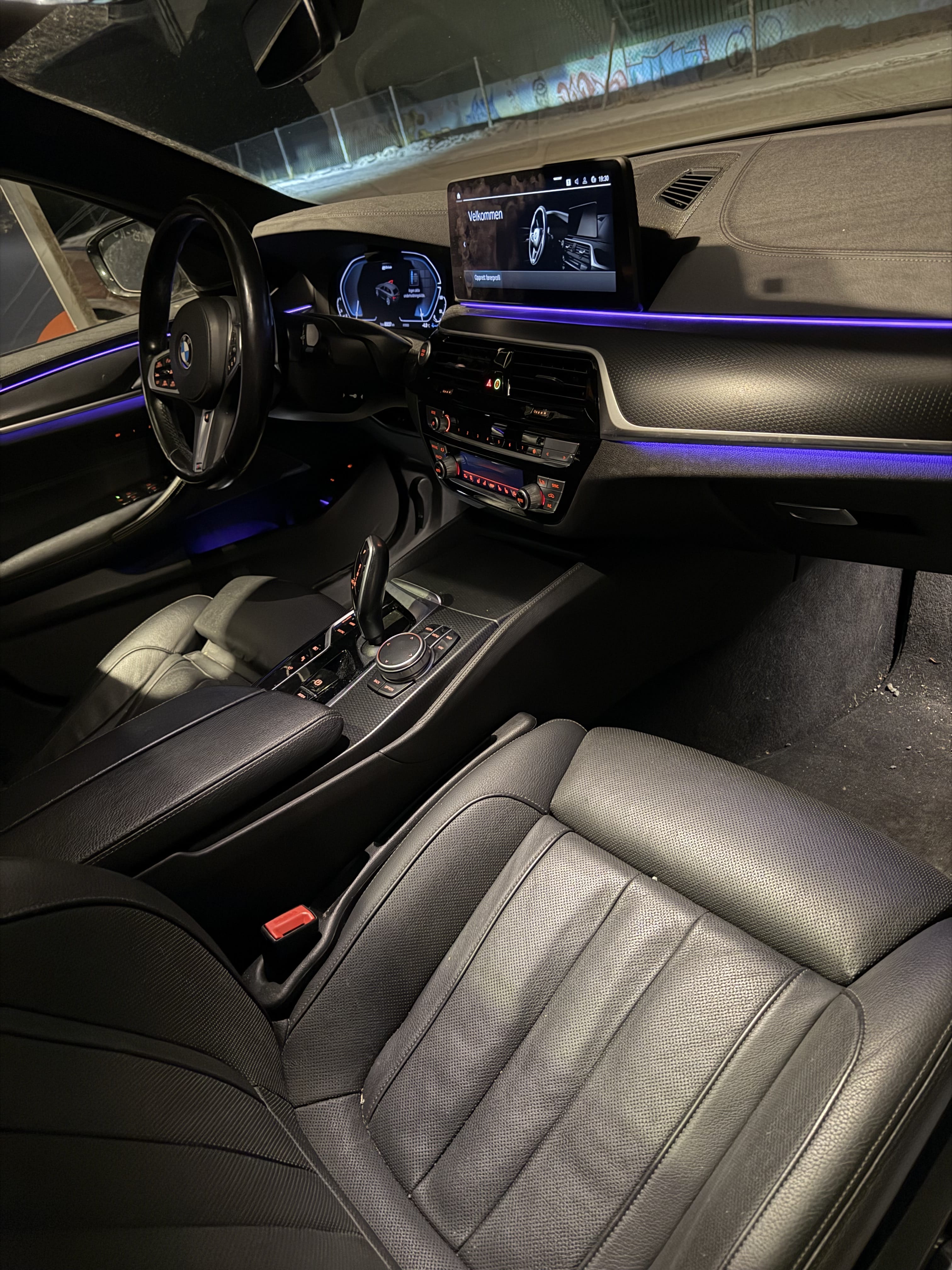 BMW 5-Serie 530e xDrive iPerformance Bensin/hybrid . Alt av ekstra utstyr med Babysete