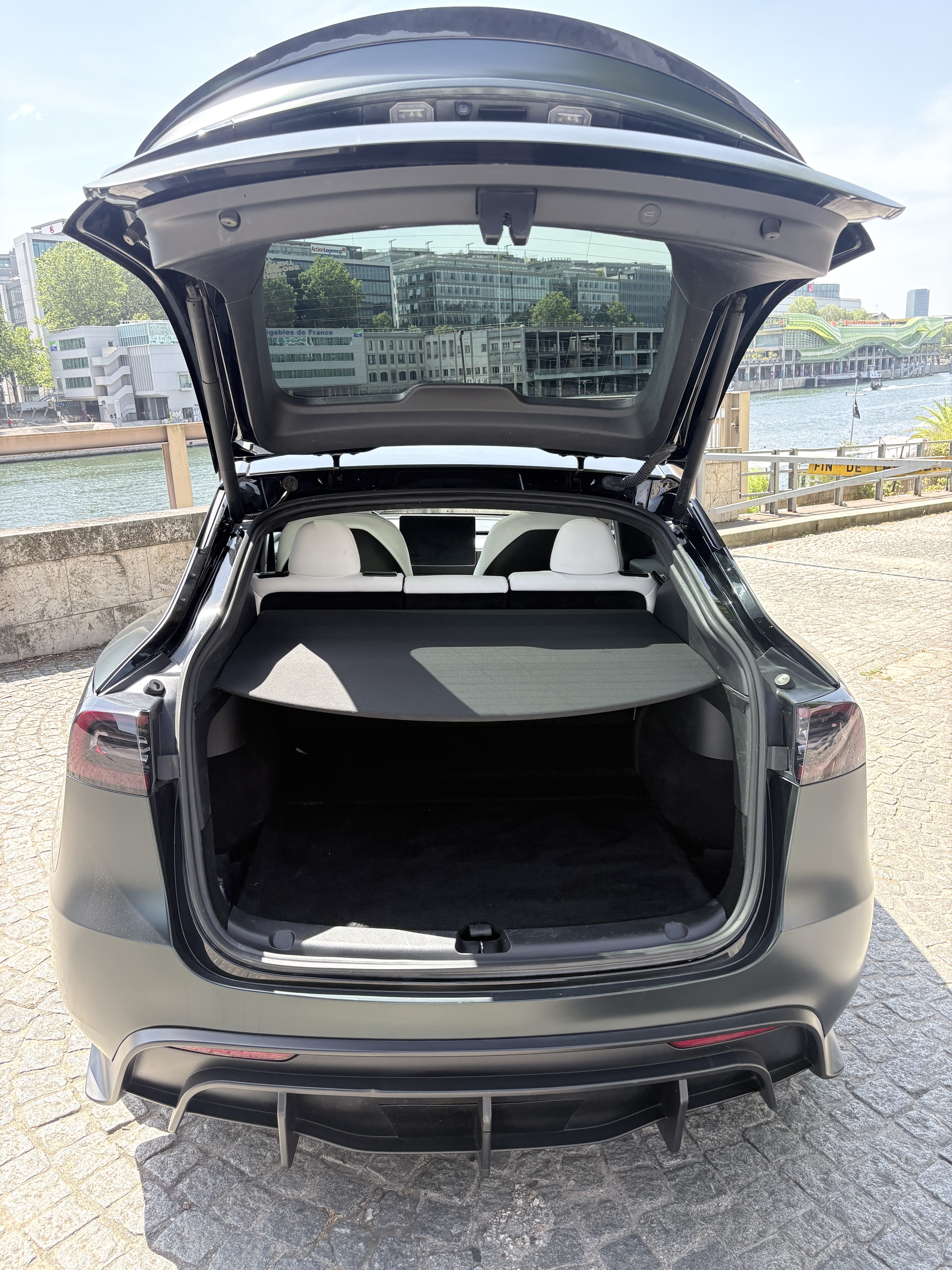 Tesla Model Y avec Quatre roues motrices