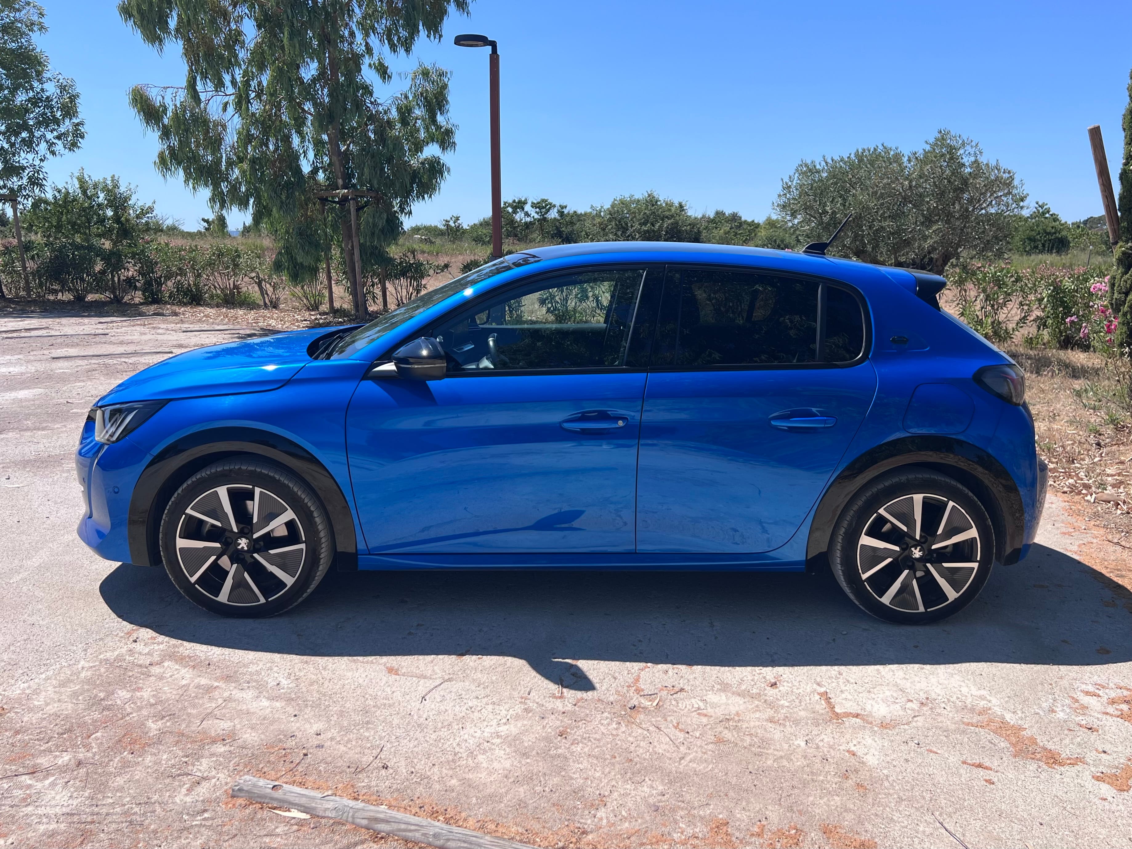 Peugeot 208 GT Line avec Apple CarPlay