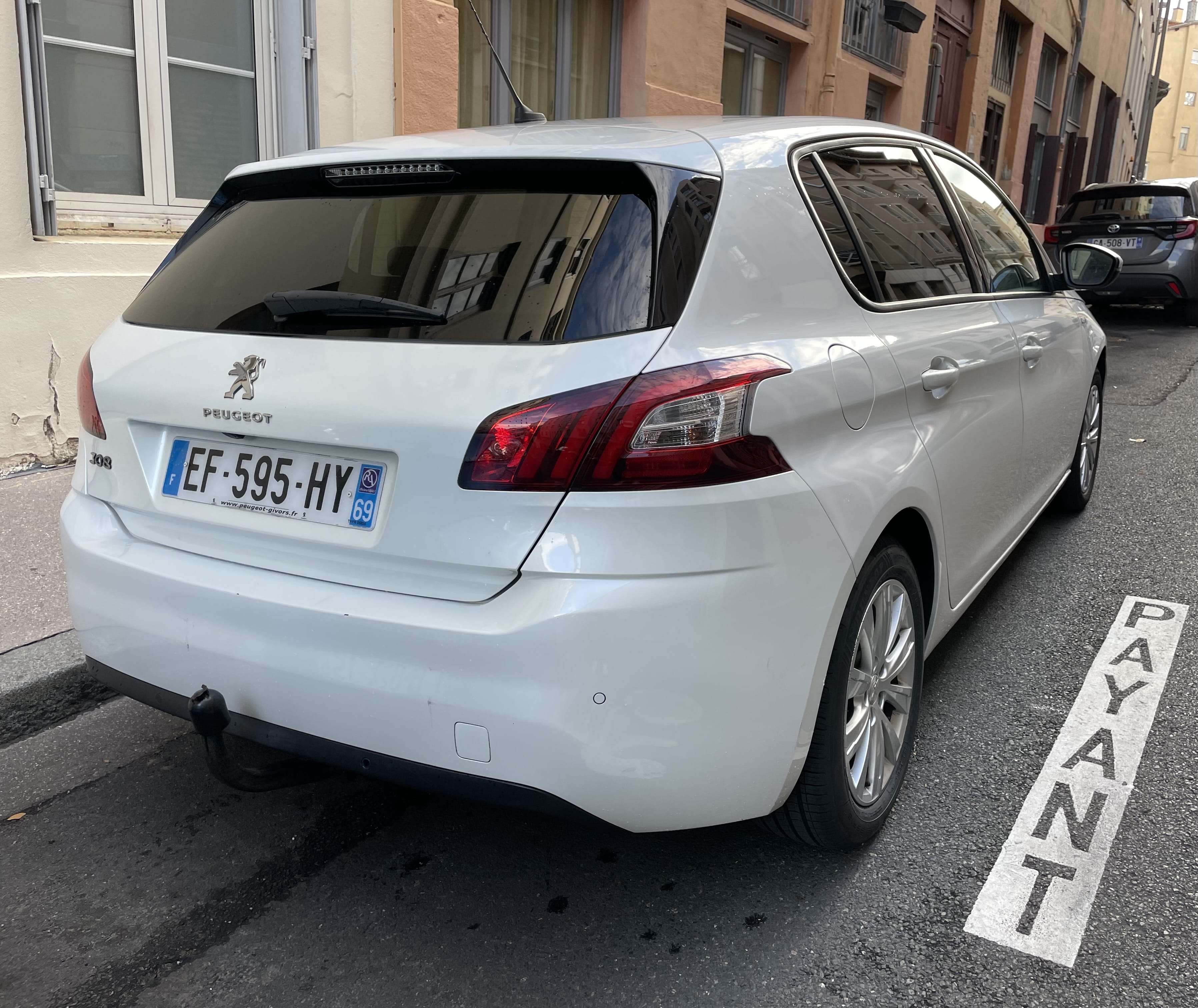 Peugeot 308 1.2L 110ch Essence avec GPS