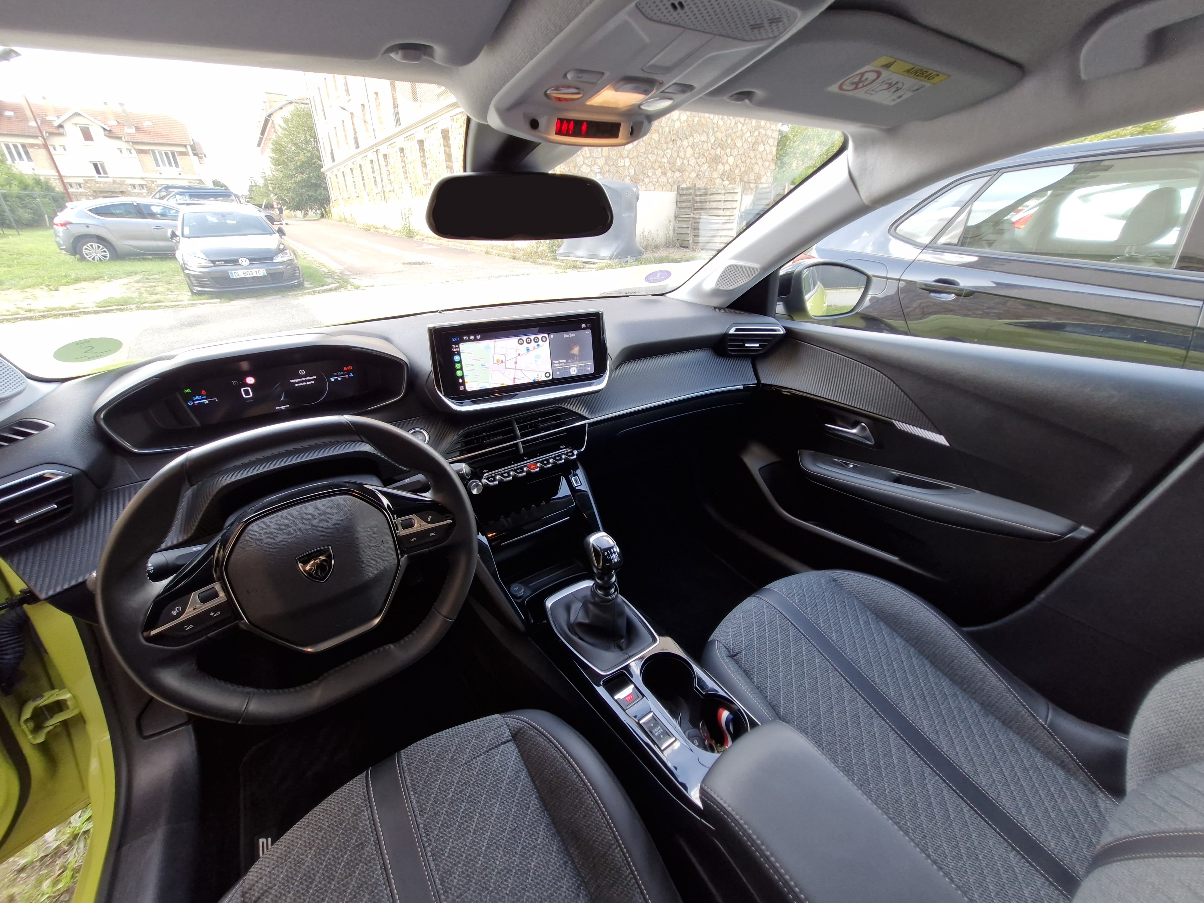 Peugeot 208 avec GPS