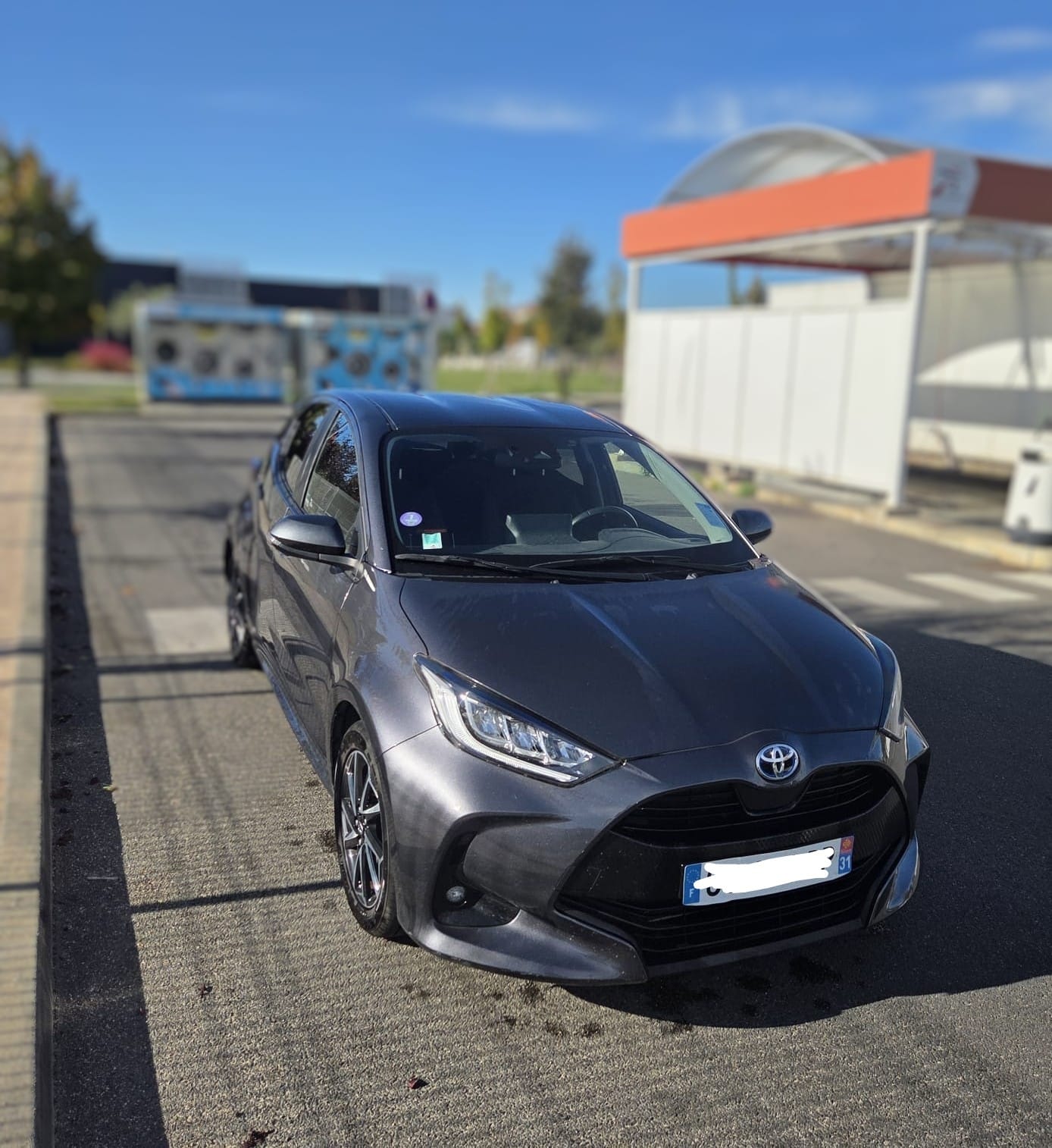 Toyota Yaris Hybride, 2022, Essence 95 / Elektro (Hybrid), Automatik