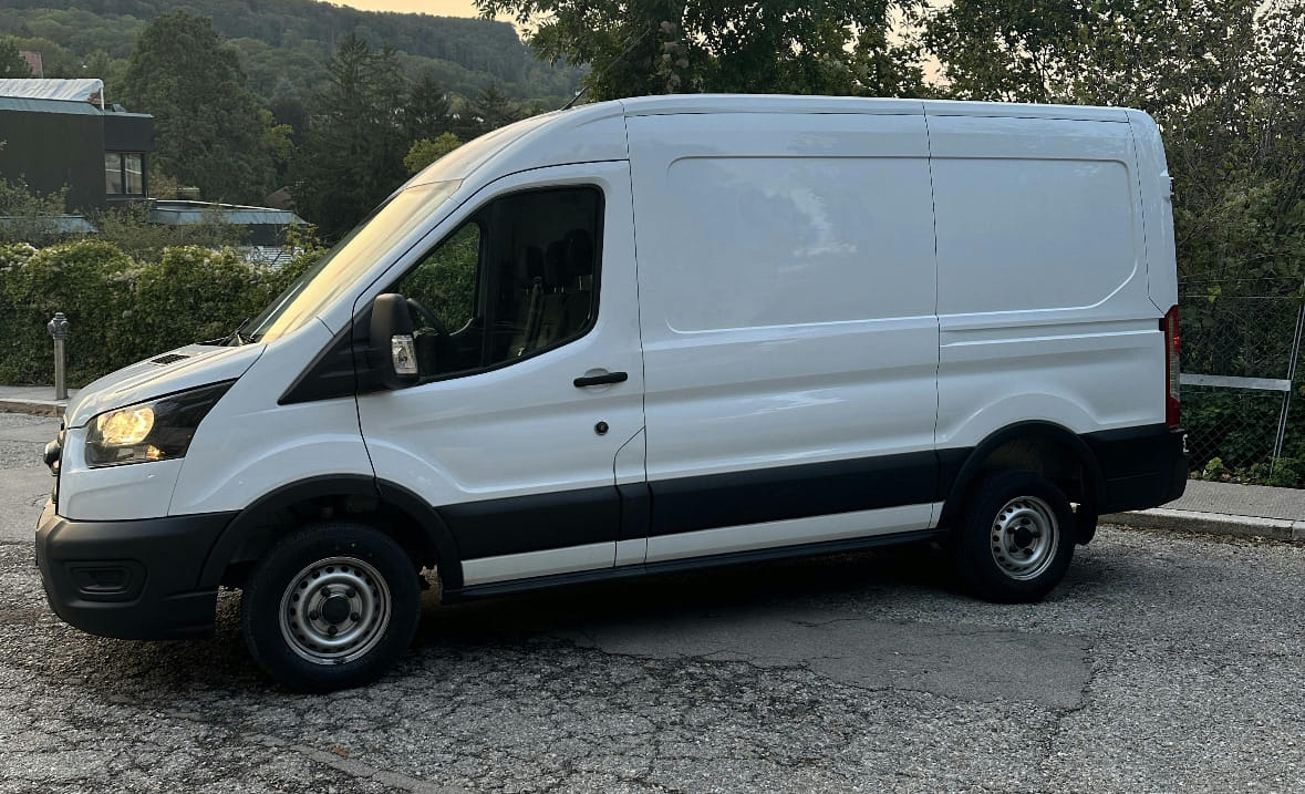 Ford Transit 150 mit Winterreifen