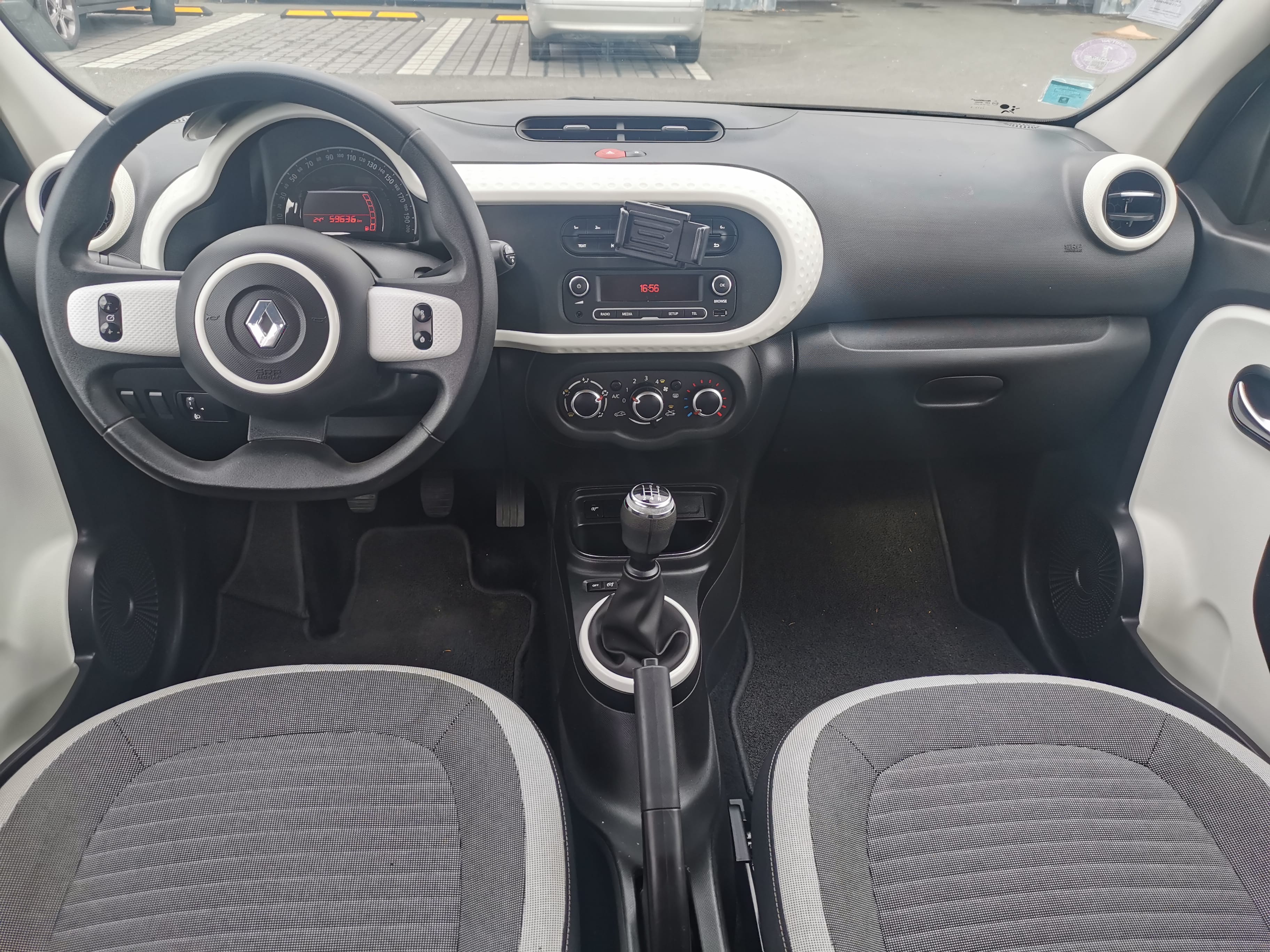 Renault Twingo III avec Entrée audio / iPod