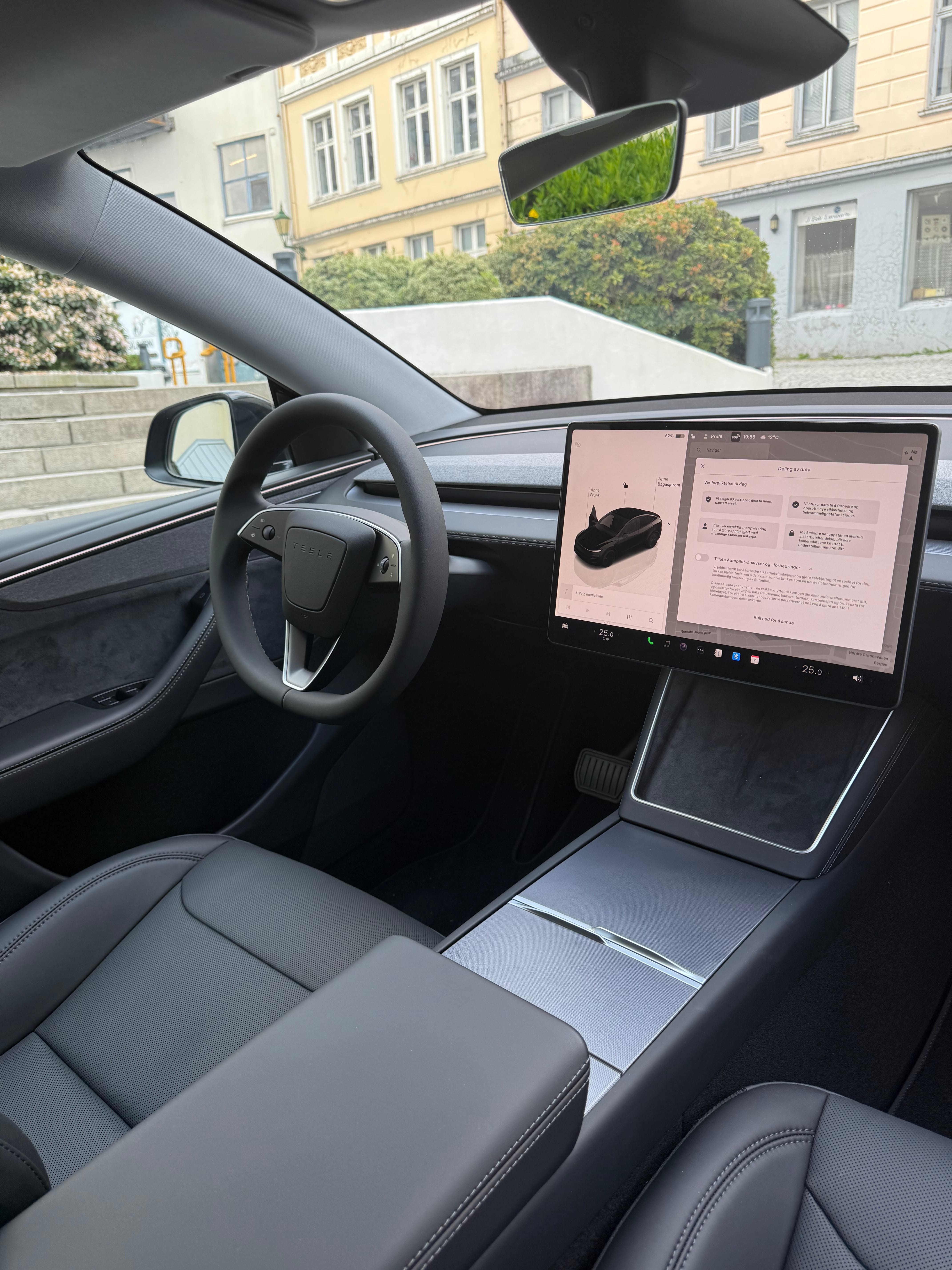 Tesla Model Y Long Range med Cruisekontroll