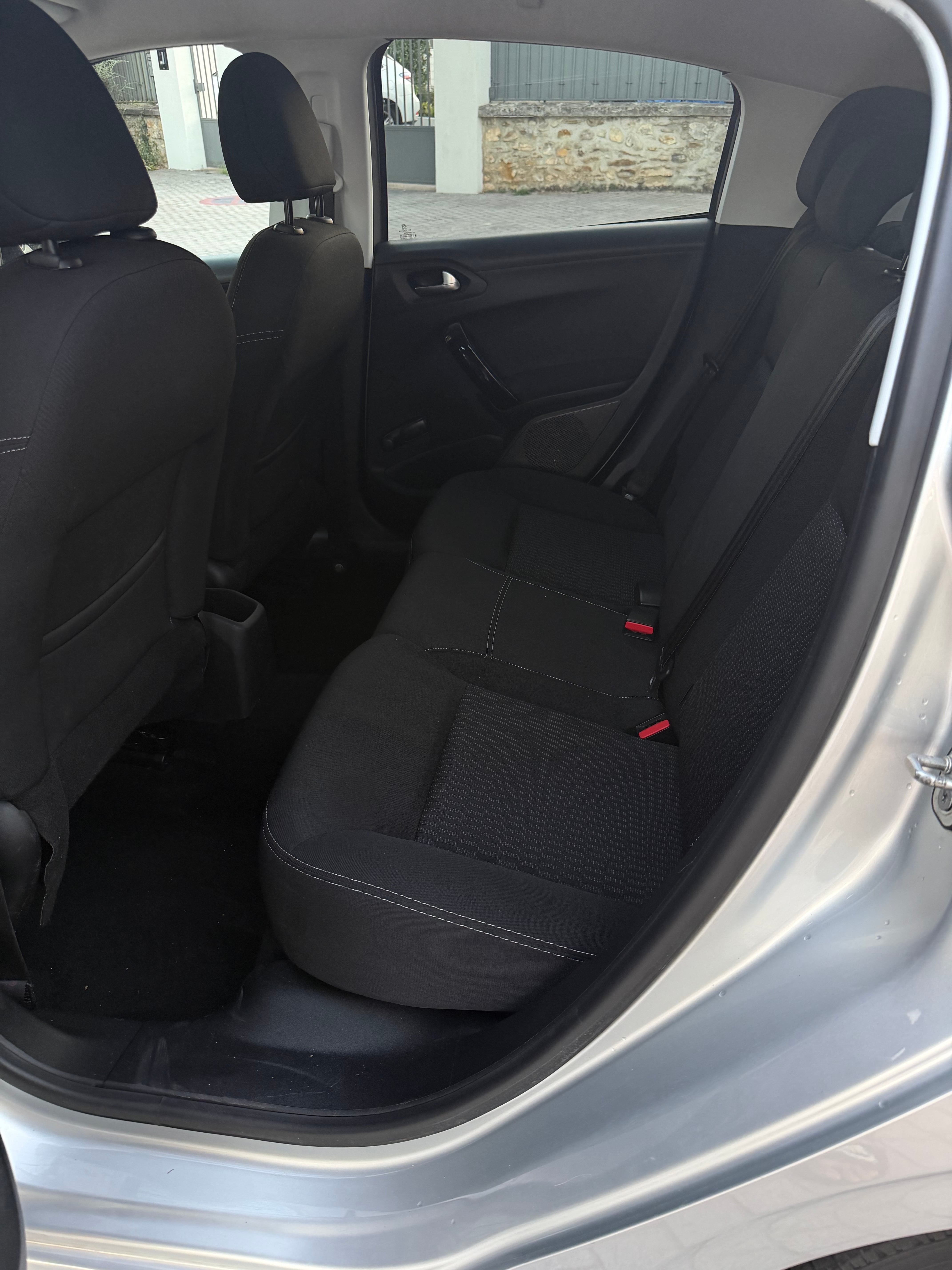 Peugeot 208 avec Apple CarPlay