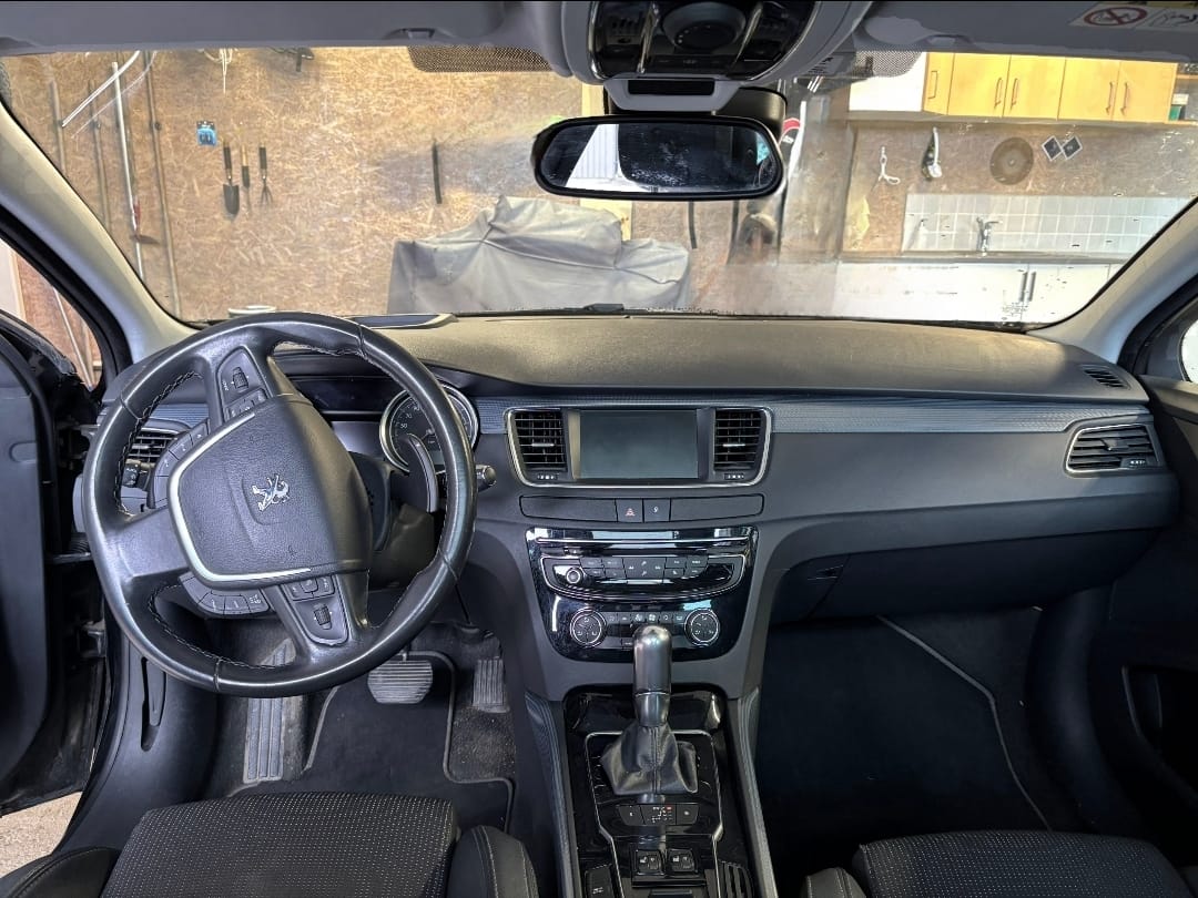 Peugeot 508 med Bilradio