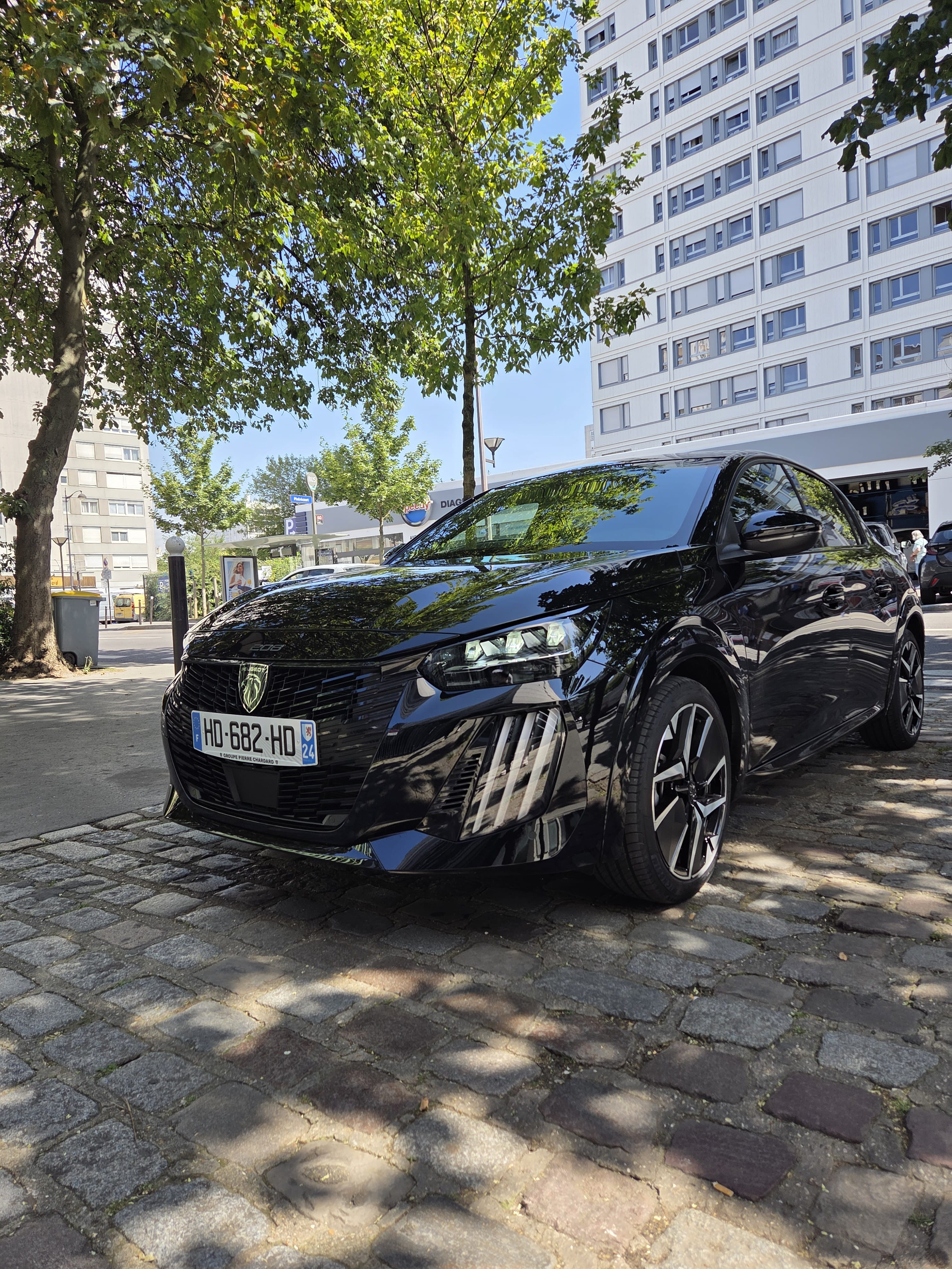Peugeot 208, 2025, Essence 95 / Électrique (hybride), automatique