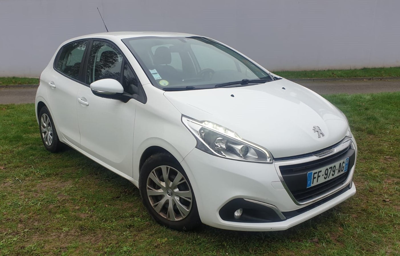 Peugeot 208 avec Entrée audio / iPod