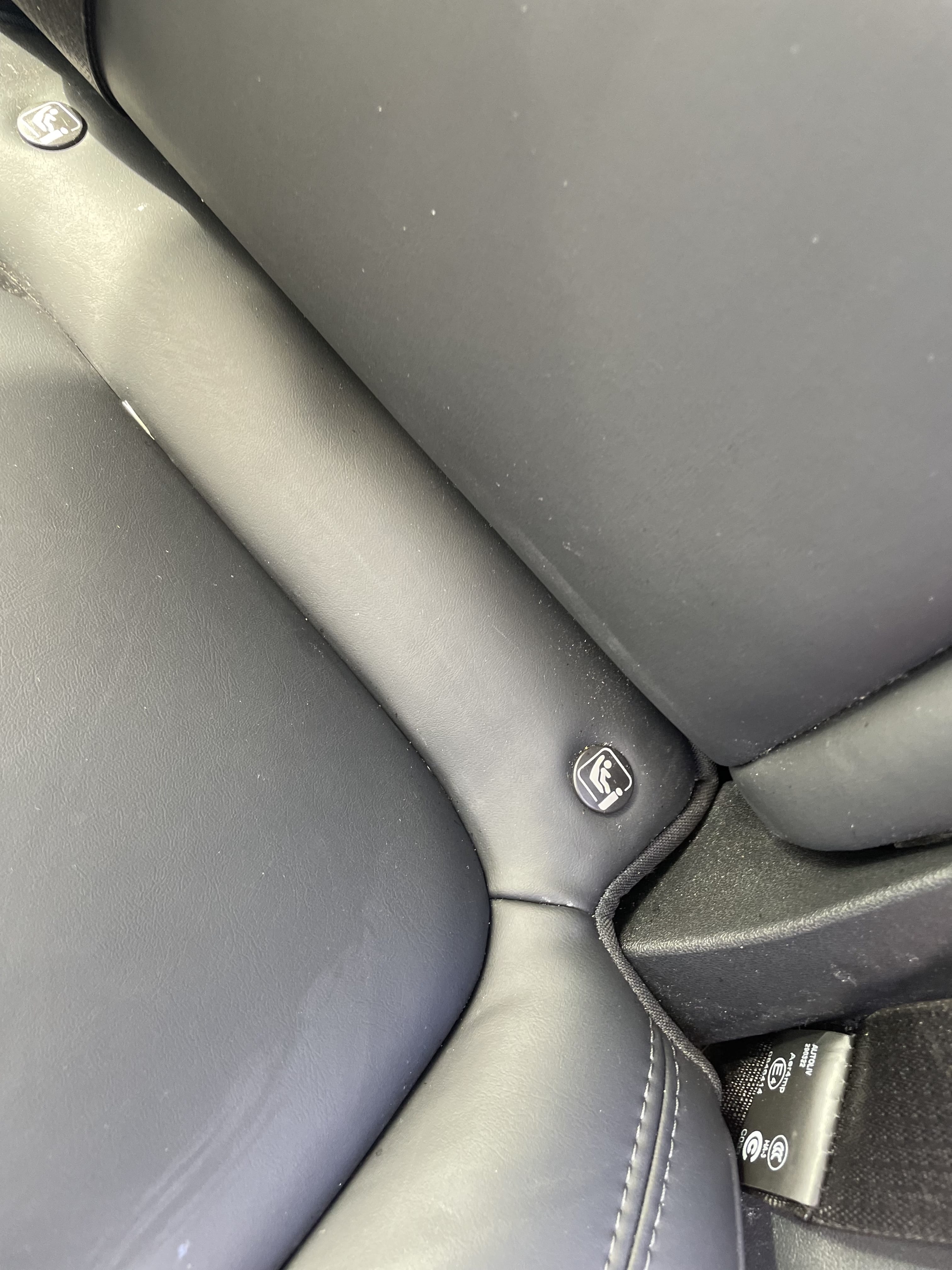 Tesla Model Y Long Range AWD med Babysete
