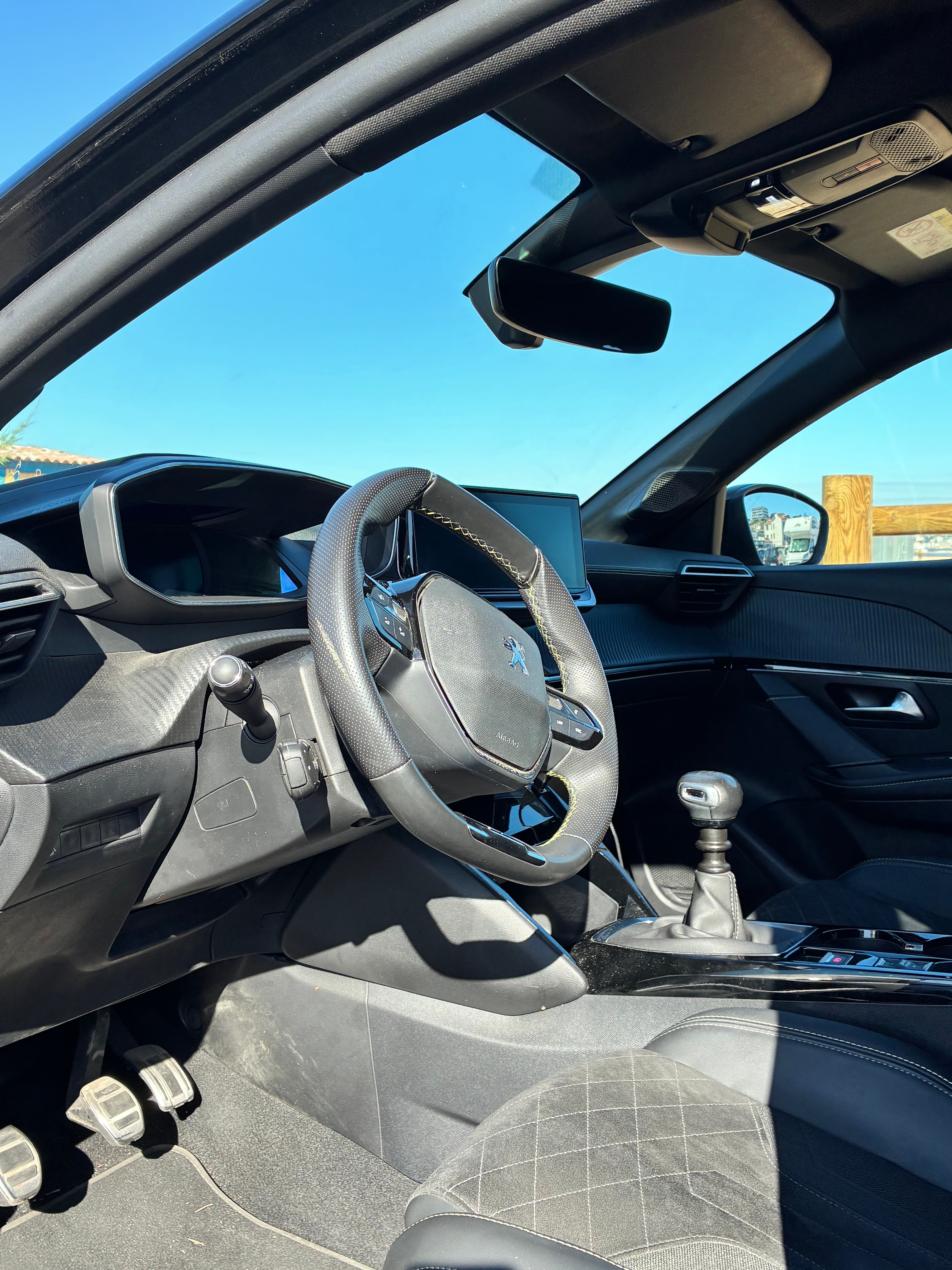 Peugeot 208 with GPS