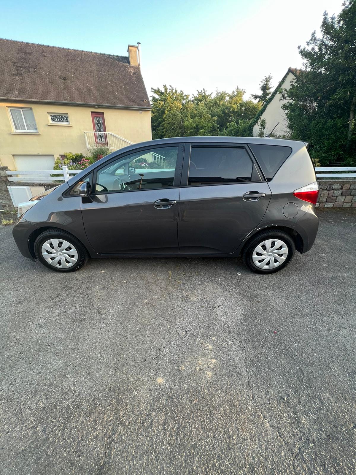 Toyota Verso-S Très belle et confortable avec Climatisation